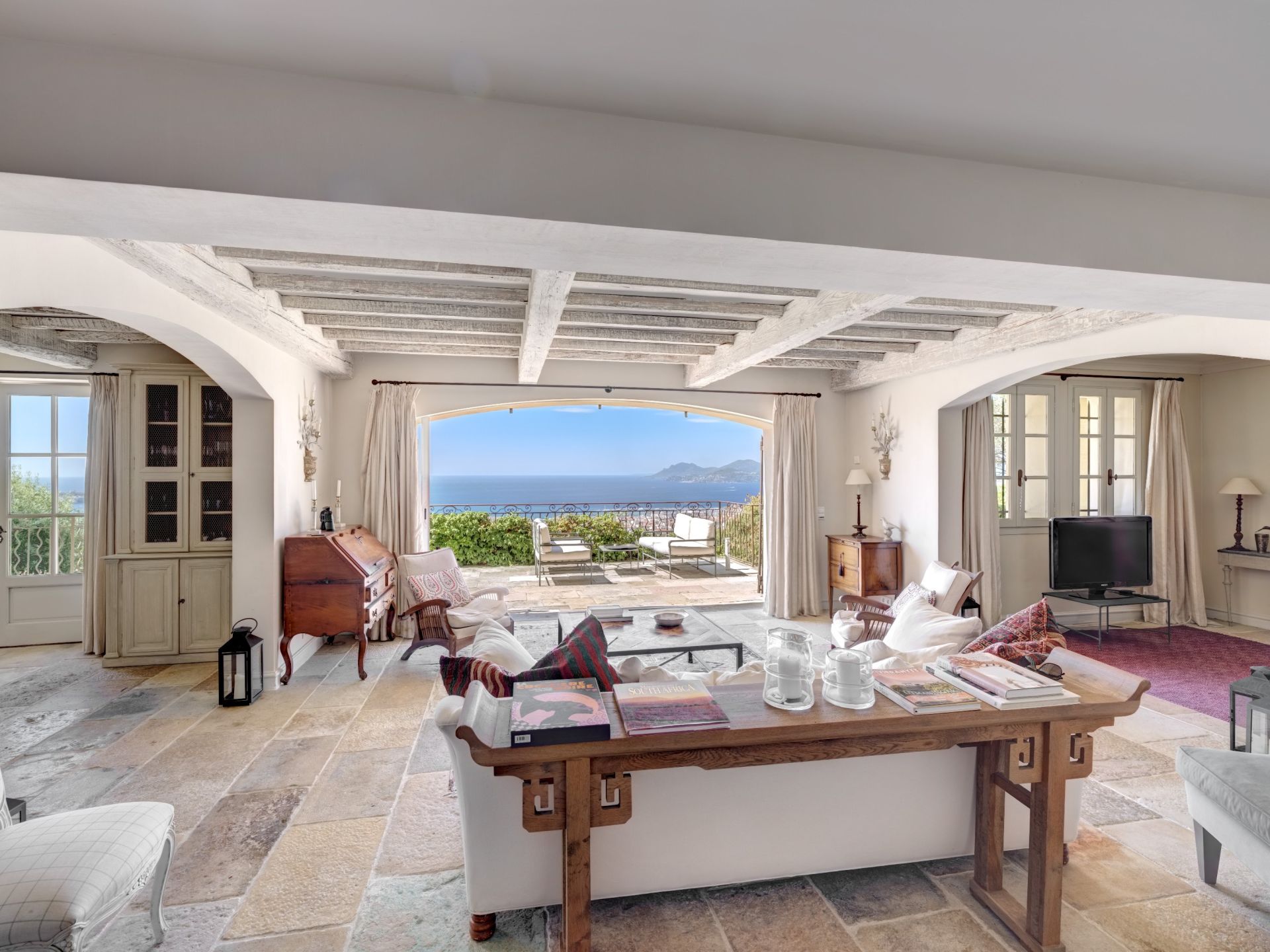 luxury villa 7 Rooms for sale on CANNES (06400)