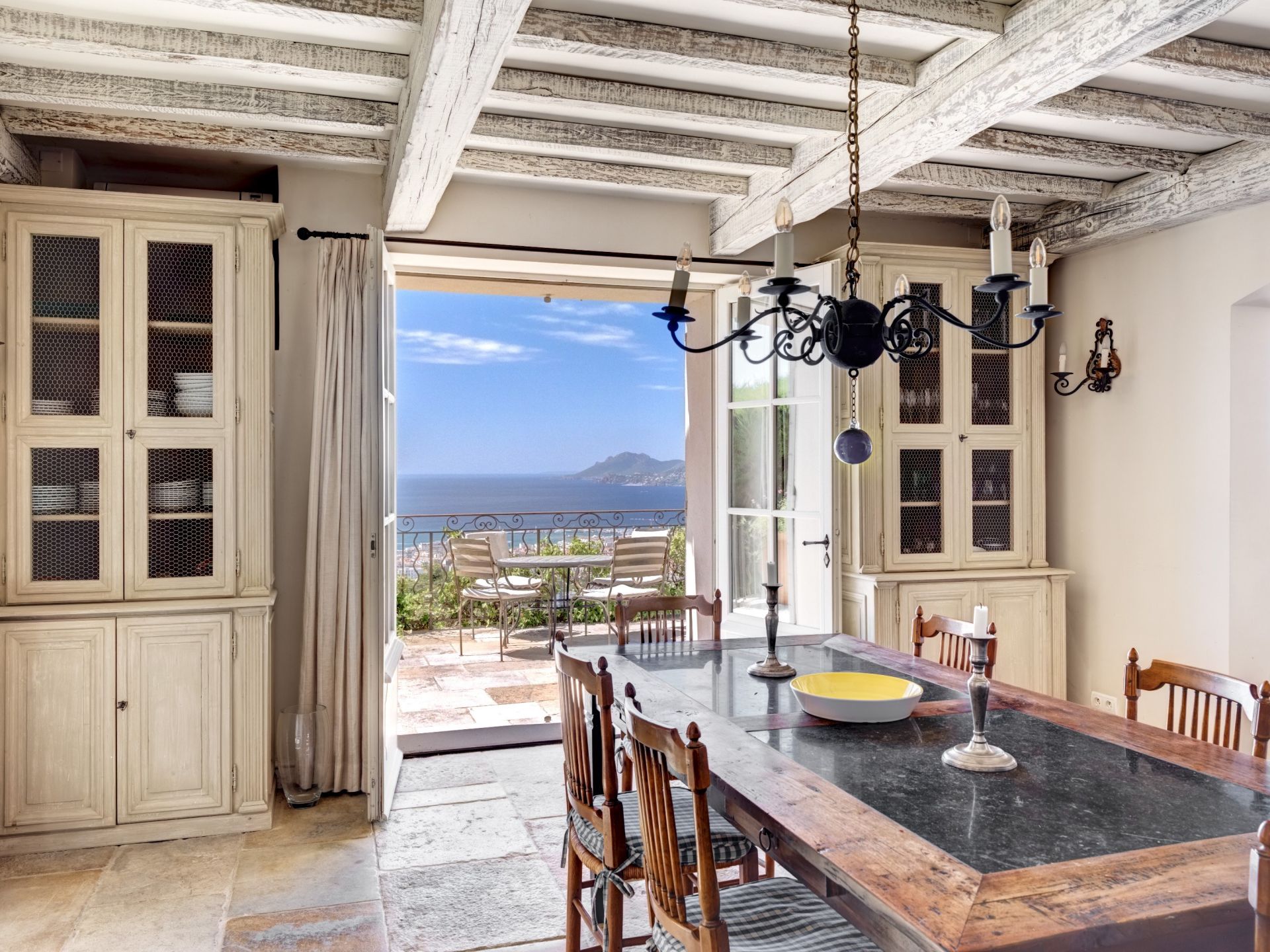 luxury villa 7 Rooms for sale on CANNES (06400)