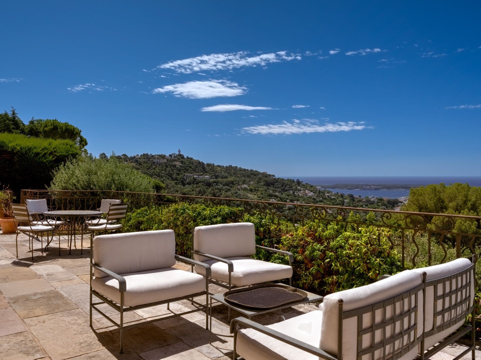 luxury villa 7 Rooms for sale on CANNES (06400)