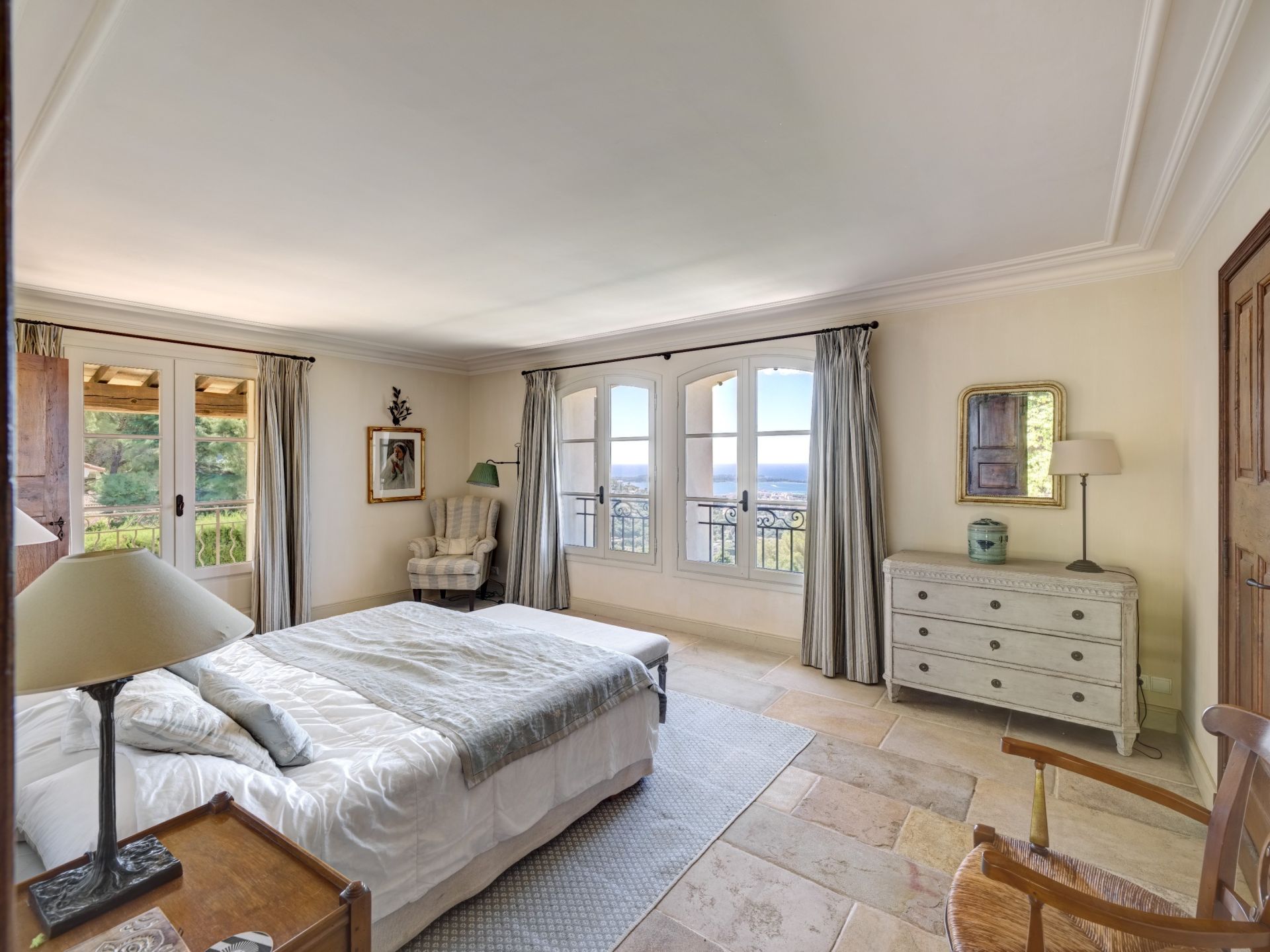 luxury villa 7 Rooms for sale on CANNES (06400)