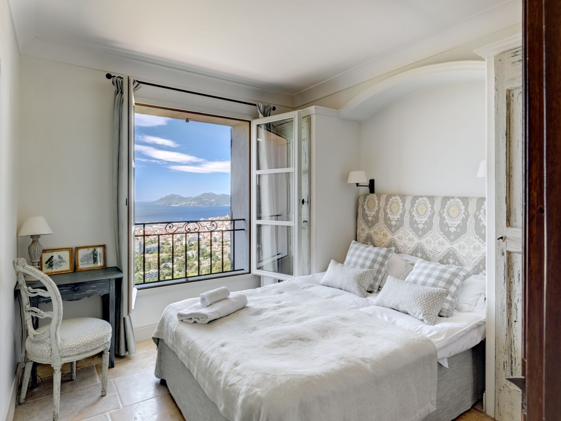 luxury villa 7 Rooms for sale on CANNES (06400)