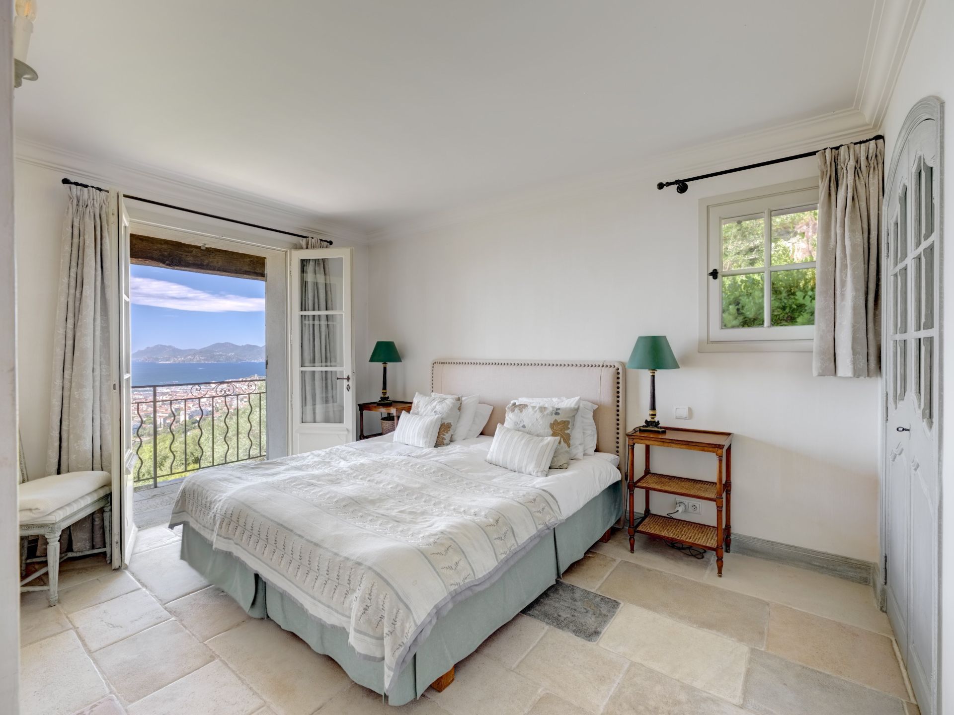 luxury villa 7 Rooms for sale on CANNES (06400)