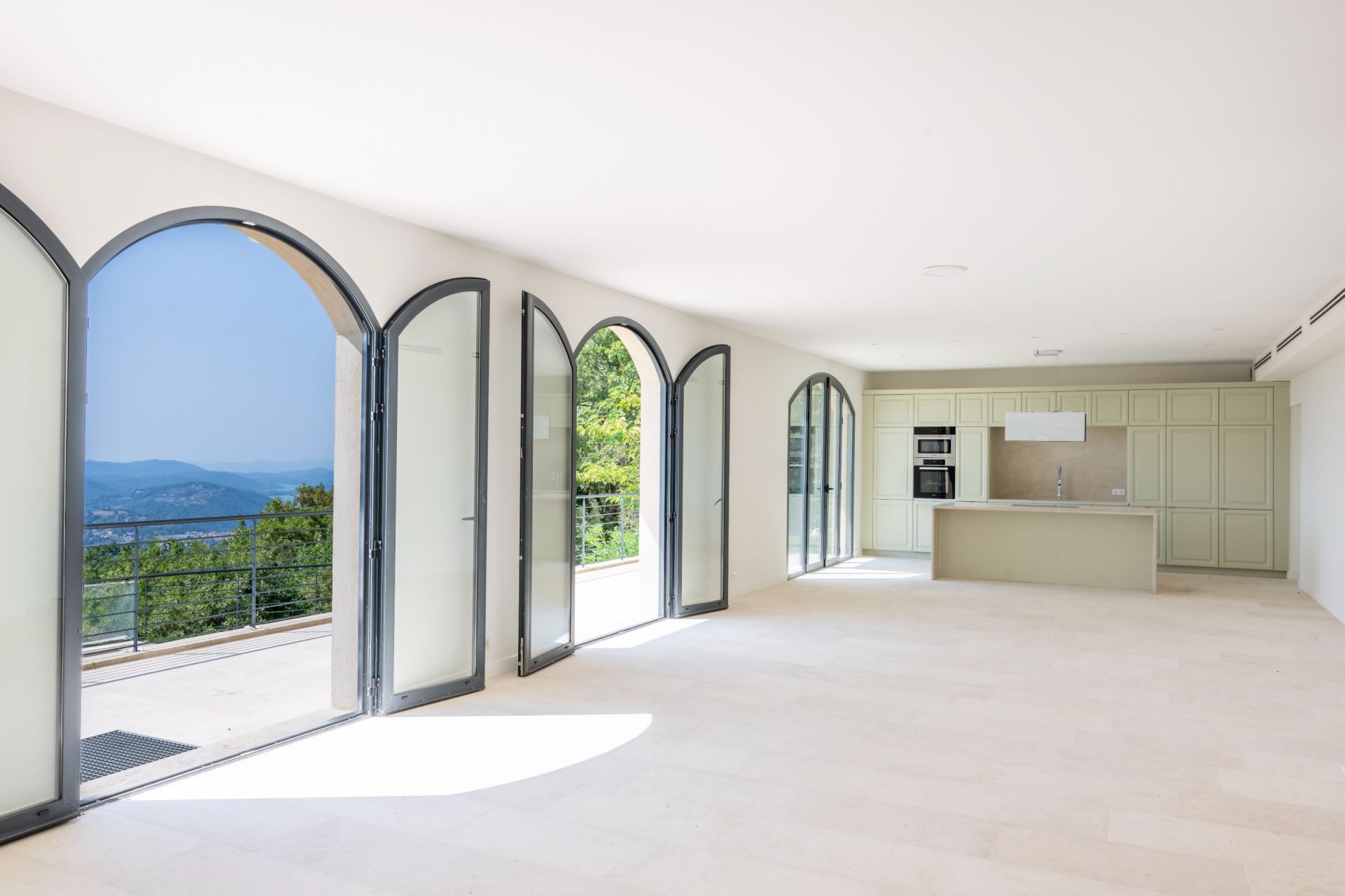 luxury villa 6 Rooms for sale on SPERACEDES (06530)