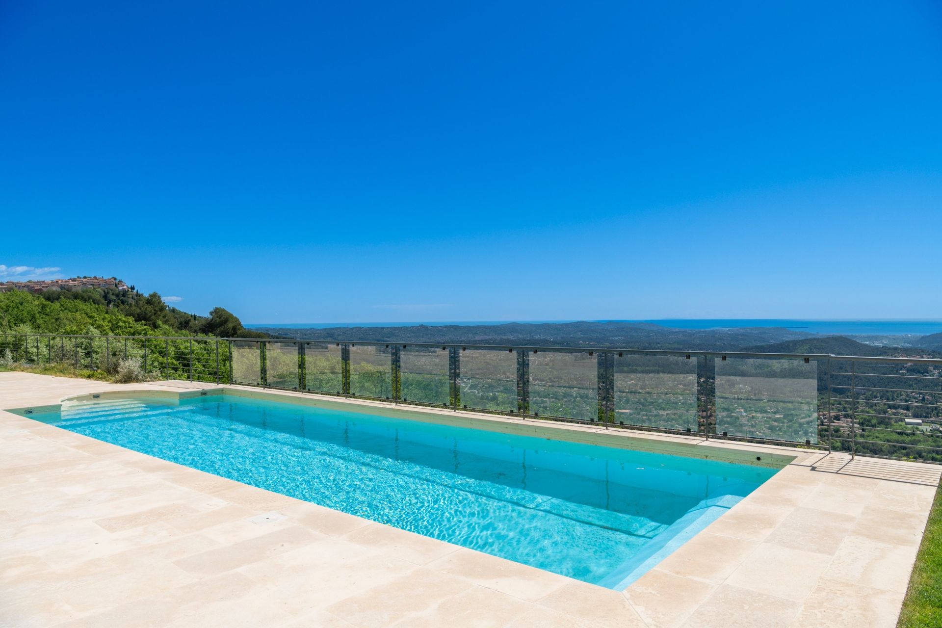 luxury villa 8 Rooms for sale on SPERACEDES (06530)