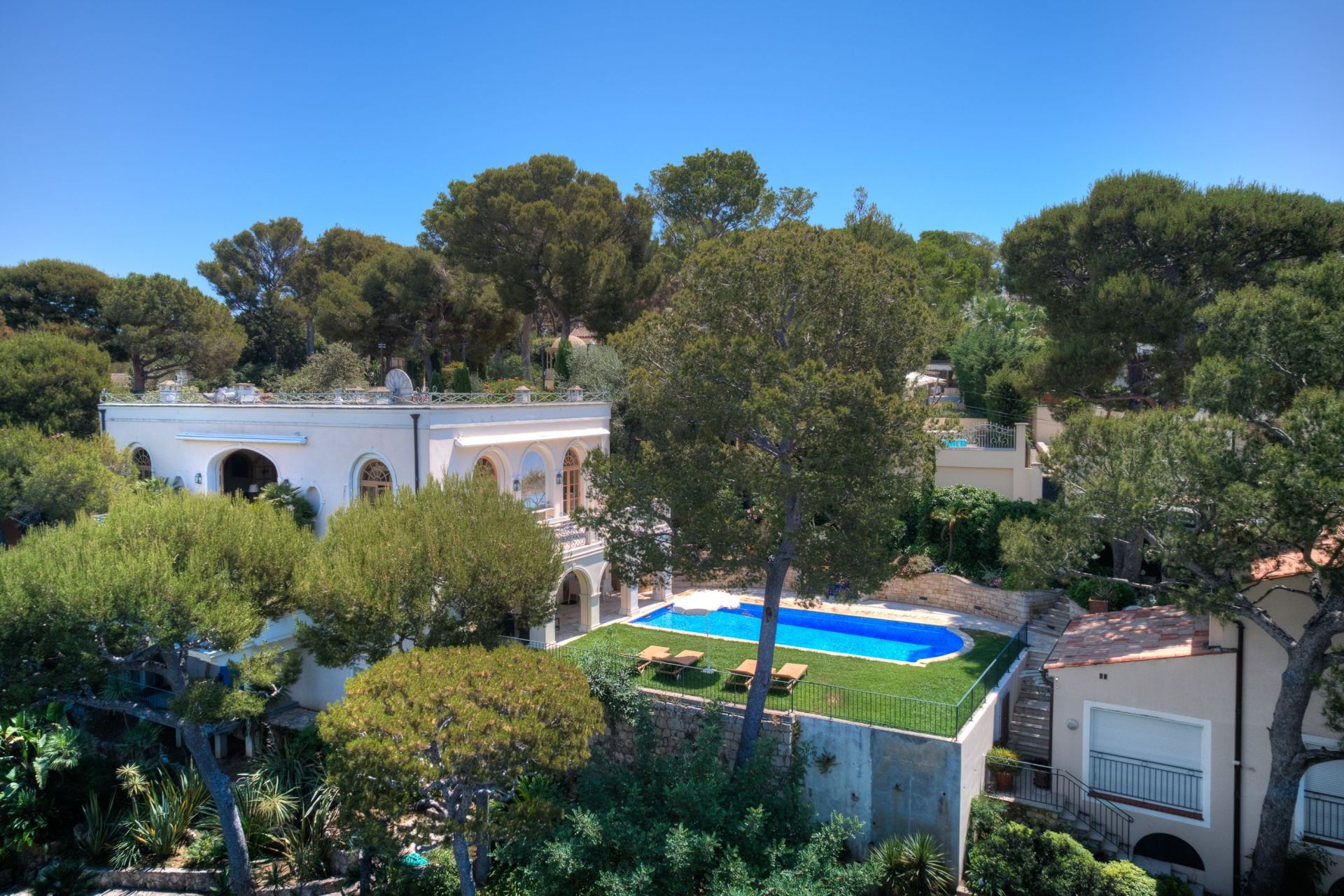 luxury villa 12 Rooms for sale on ST JEAN CAP FERRAT (06230)