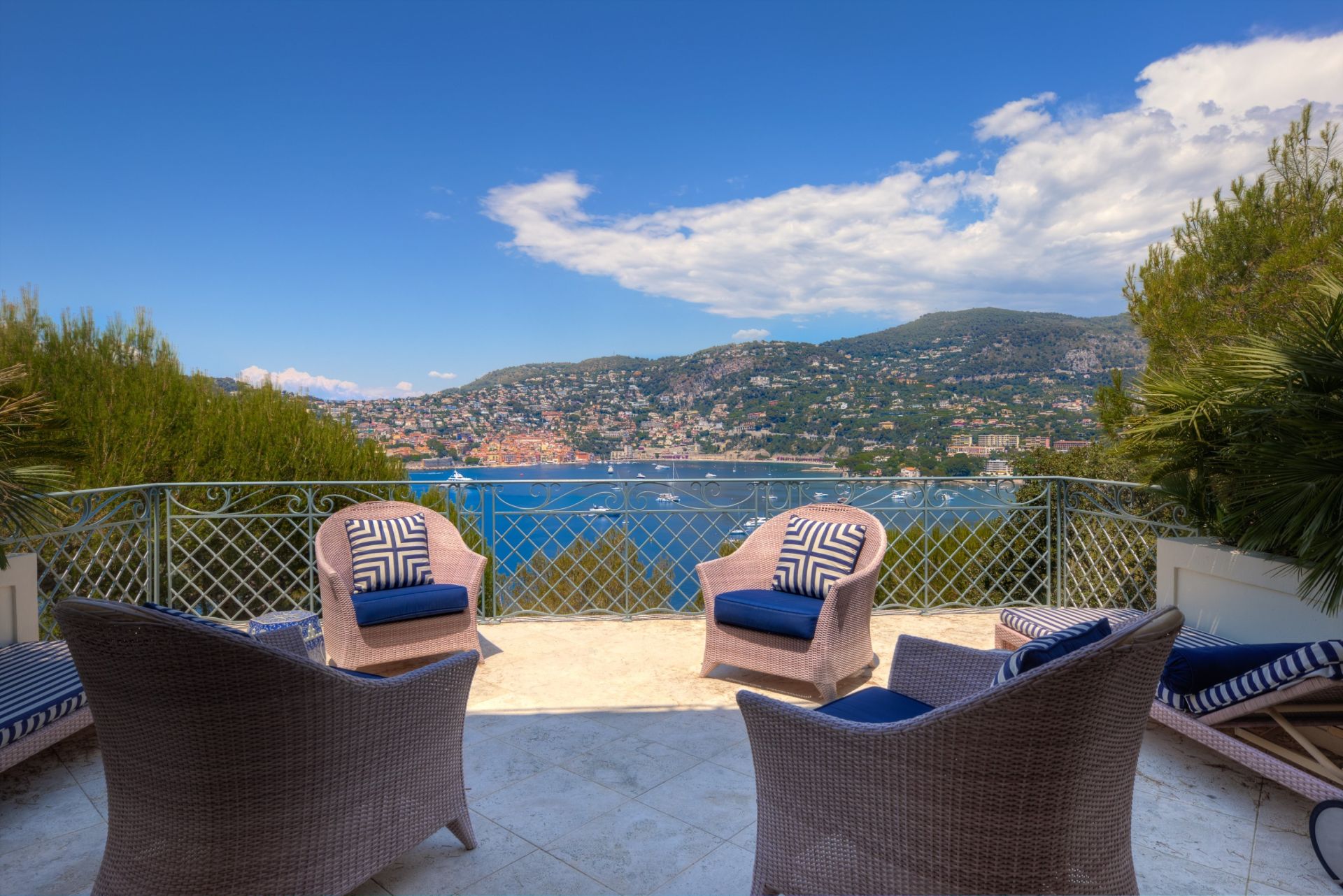 luxury villa 12 Rooms for sale on ST JEAN CAP FERRAT (06230)