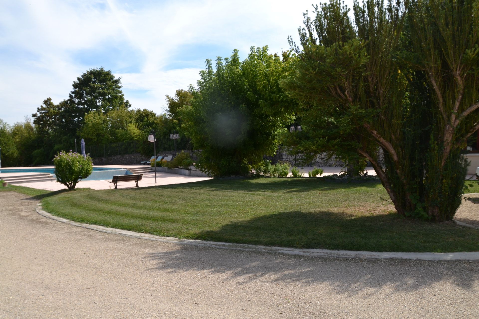 luxury house 7 Rooms for sale on CEYZERIEU (01350)