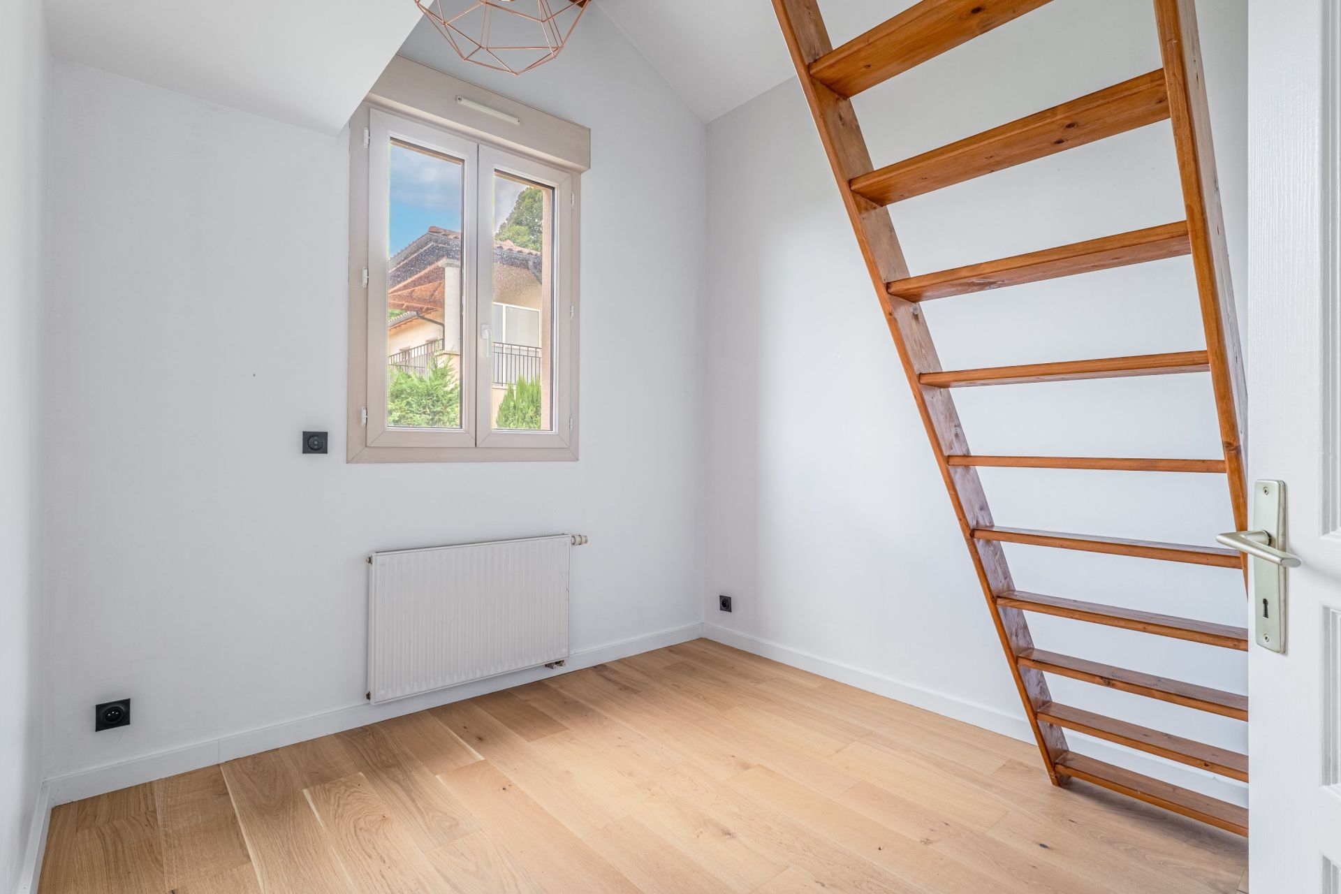 luxury house 7 Rooms for sale on STE FOY LES LYON (69110)