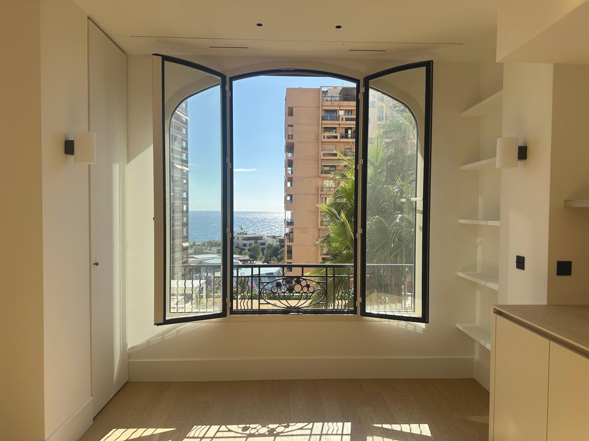 luxury apartment 4 Rooms for sale on MONACO (98000)