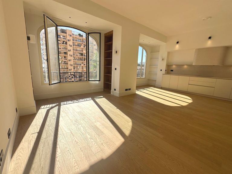 luxury apartment 4 Rooms for sale on MONACO (98000)