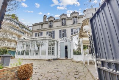 Sale Luxury house Neuilly-sur-Seine 7&nbsp;Rooms 392&nbsp;m²