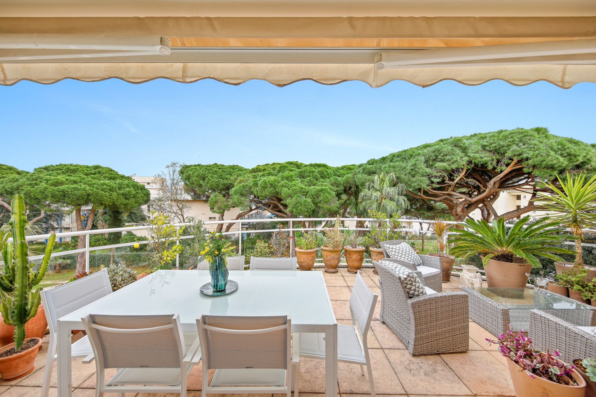 luxury apartment 4 Rooms for sale on HYERES PLAGE (83400)