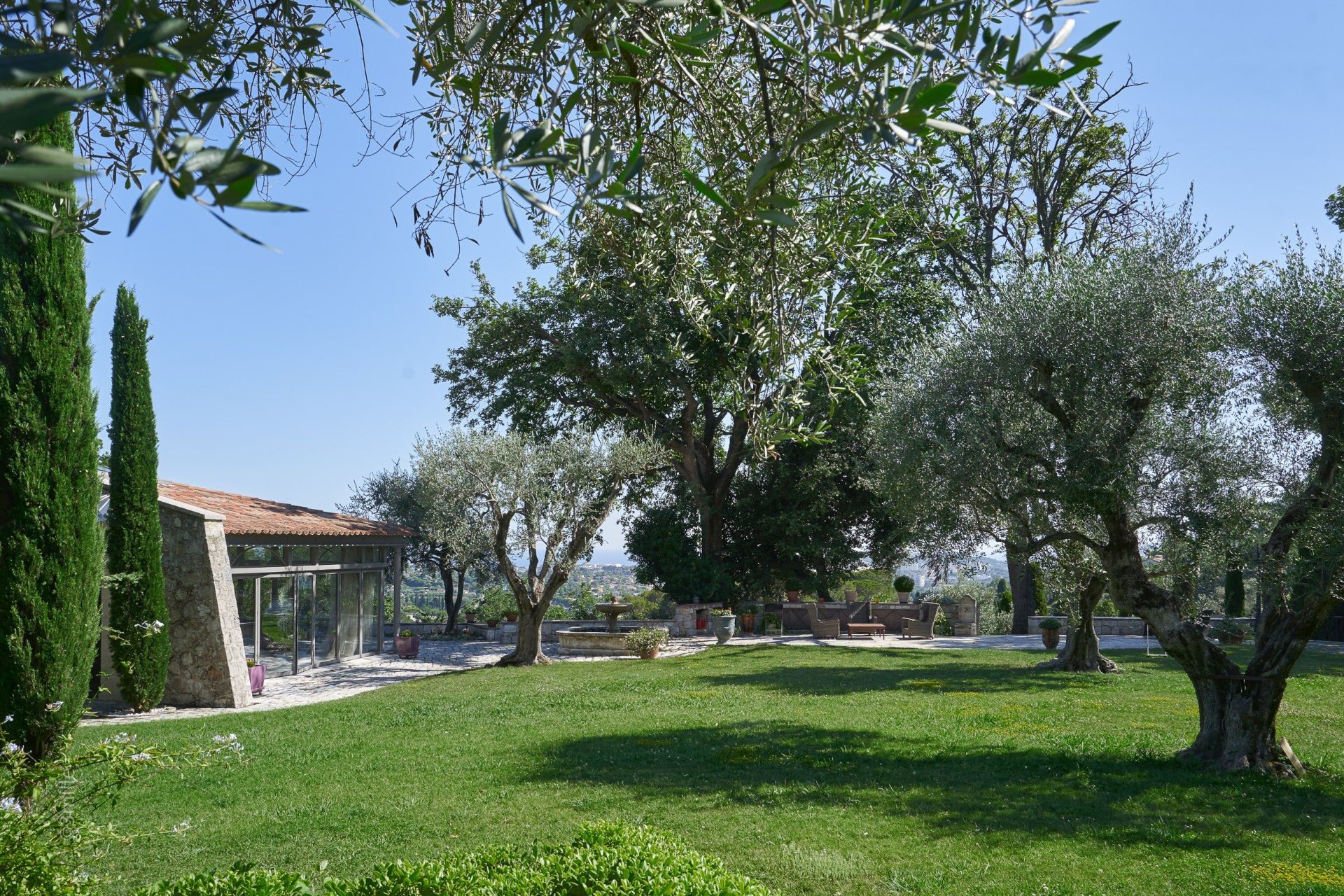 maison de maître 20 Pièces en vente sur MOUGINS (06250)