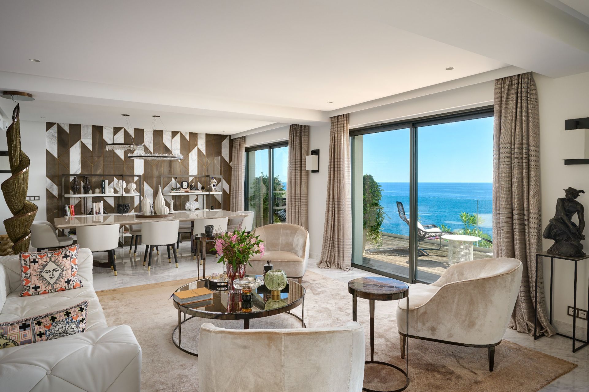 contemporary house 6 Rooms for sale on NICE (06000)