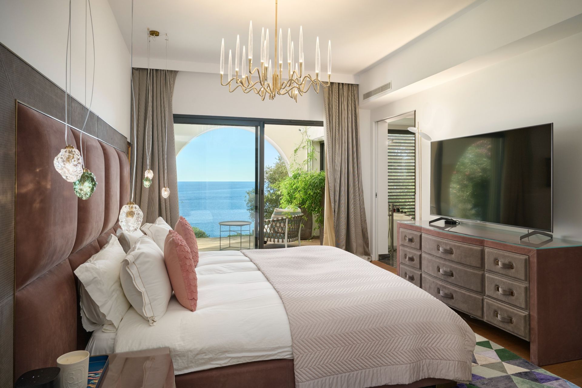 contemporary house 6 Rooms for sale on NICE (06000)