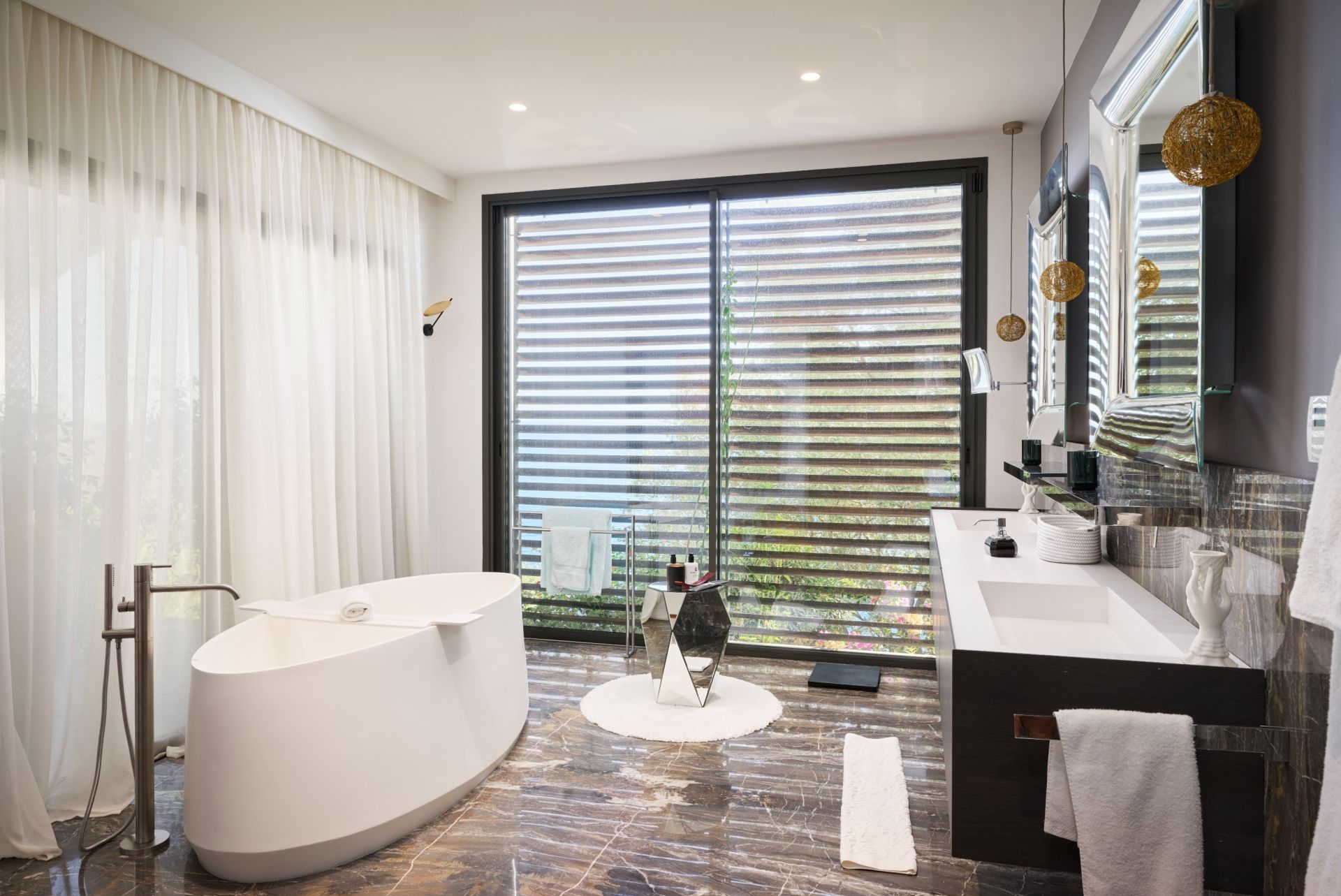 contemporary house 6 Rooms for sale on NICE (06000)