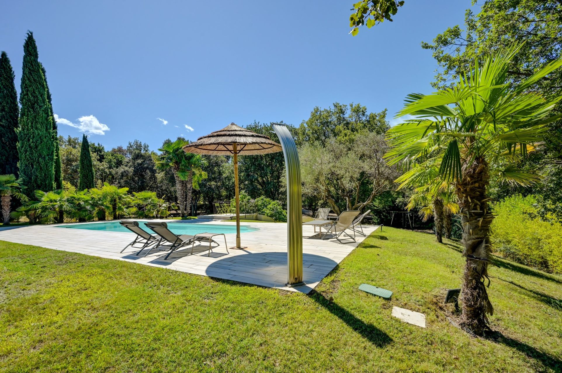 luxury house 8 Rooms for sale on JOUQUES (13490)