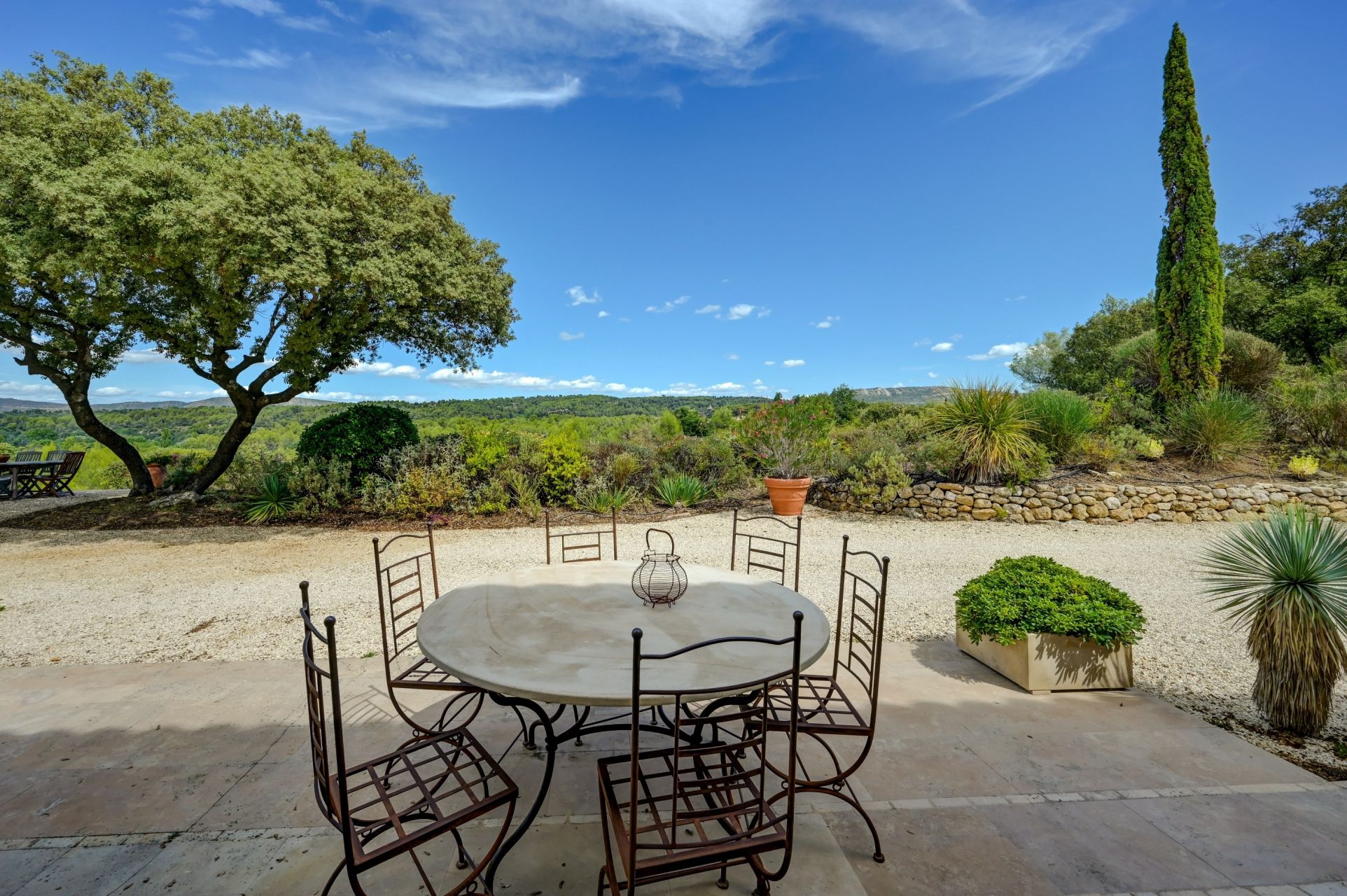 luxury house 8 Rooms for sale on JOUQUES (13490)