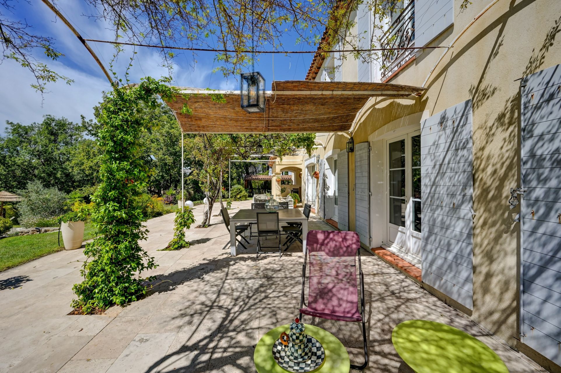 luxury house 8 Rooms for sale on JOUQUES (13490)