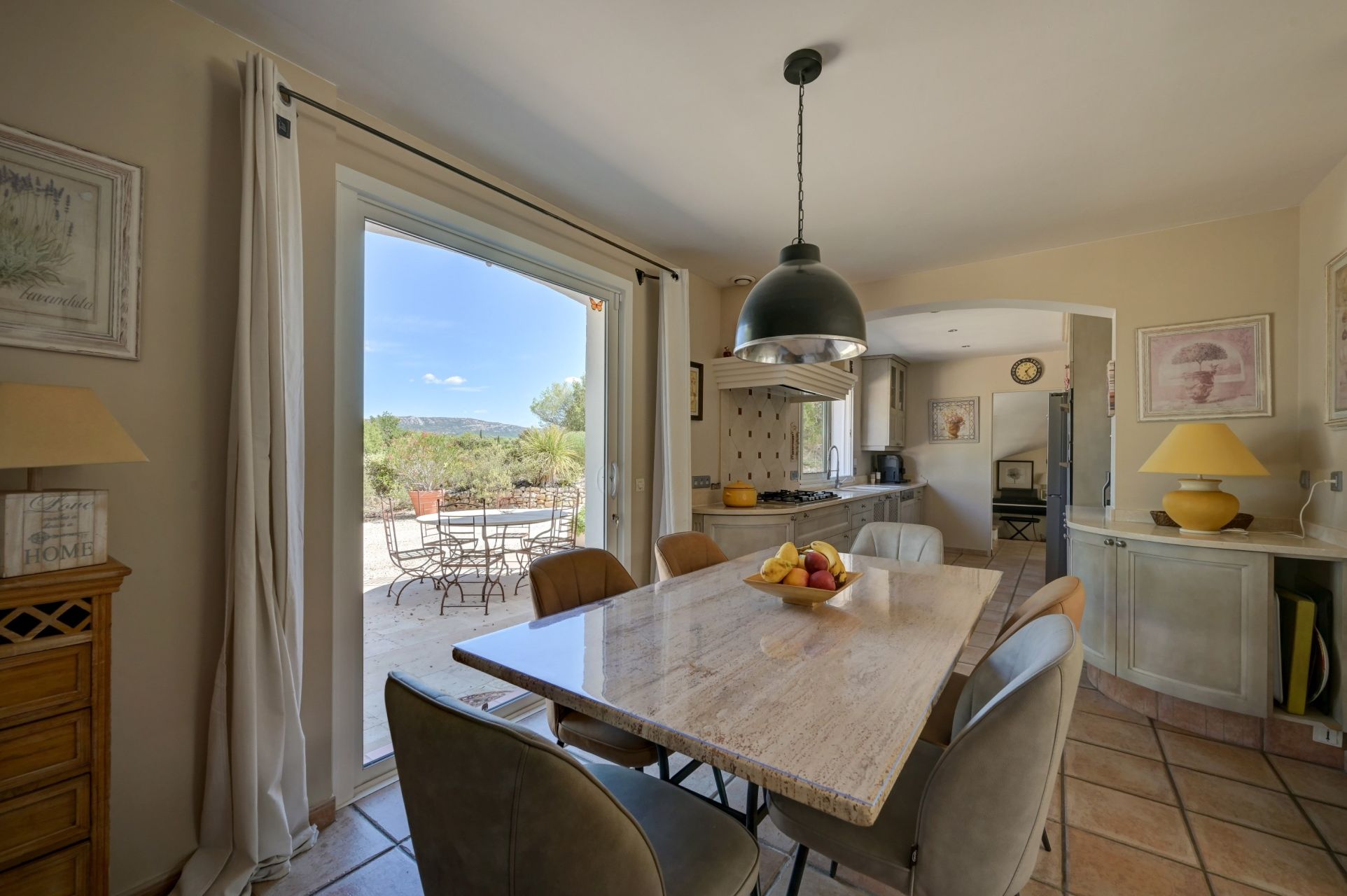 luxury house 8 Rooms for sale on JOUQUES (13490)