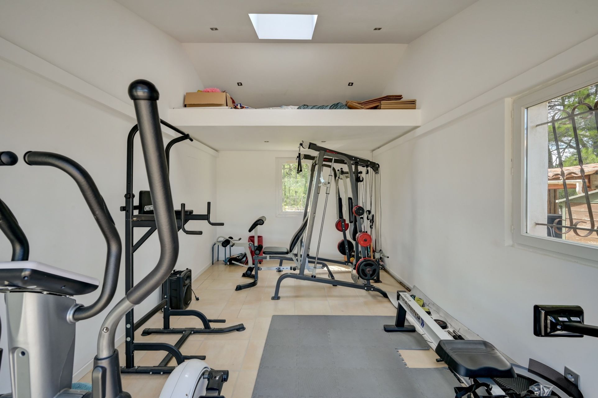 luxury house 8 Rooms for sale on JOUQUES (13490)