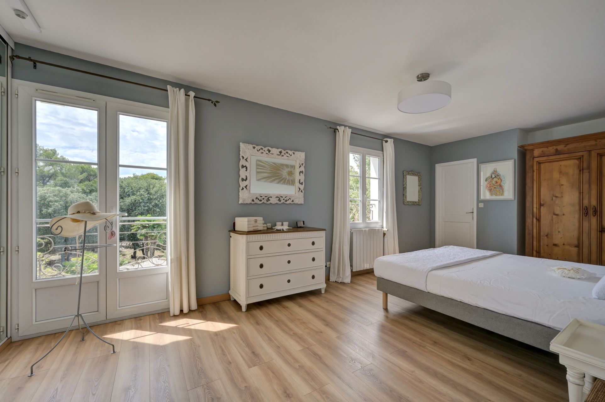 luxury house 8 Rooms for sale on JOUQUES (13490)