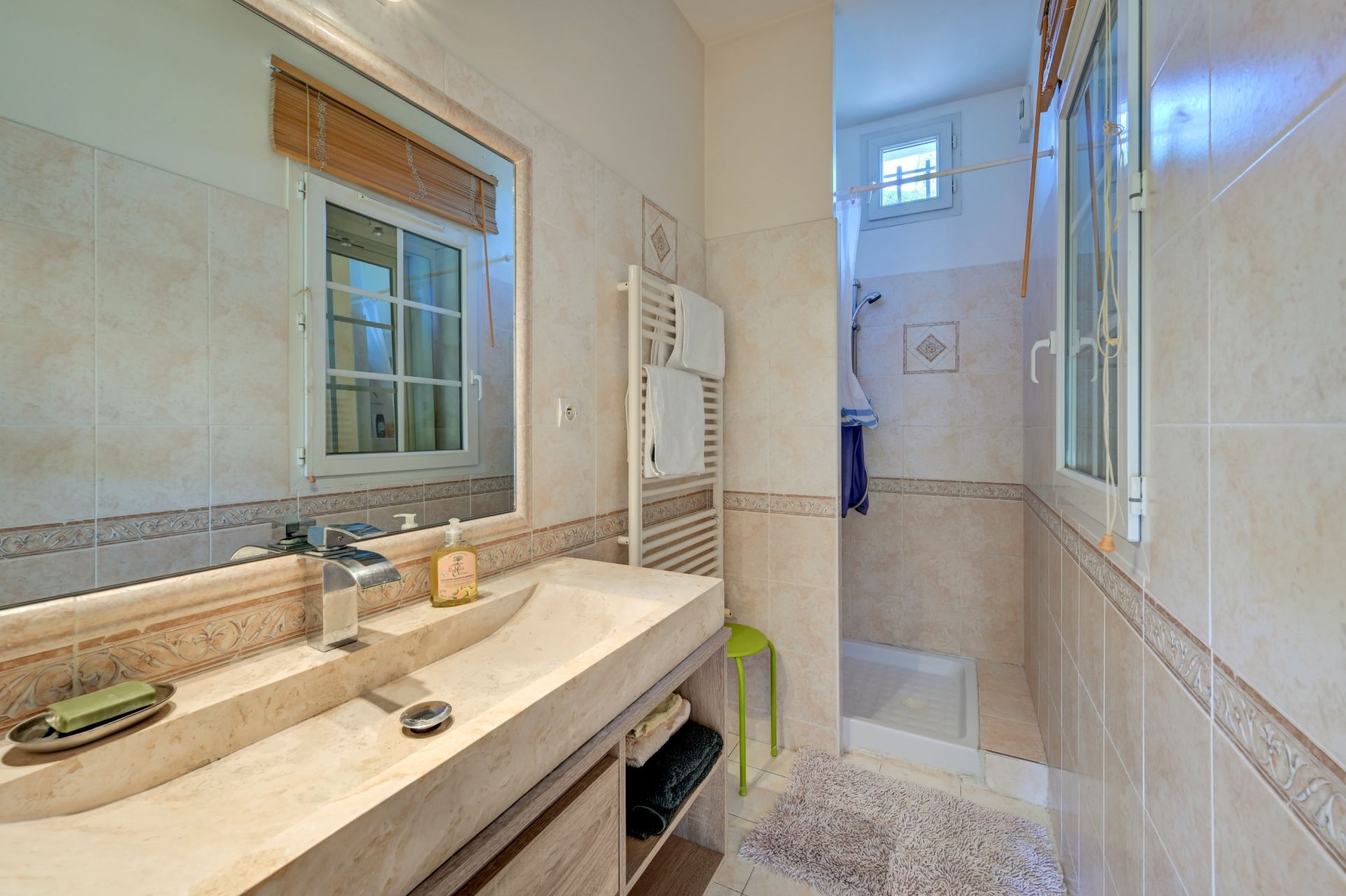 luxury house 8 Rooms for sale on JOUQUES (13490)