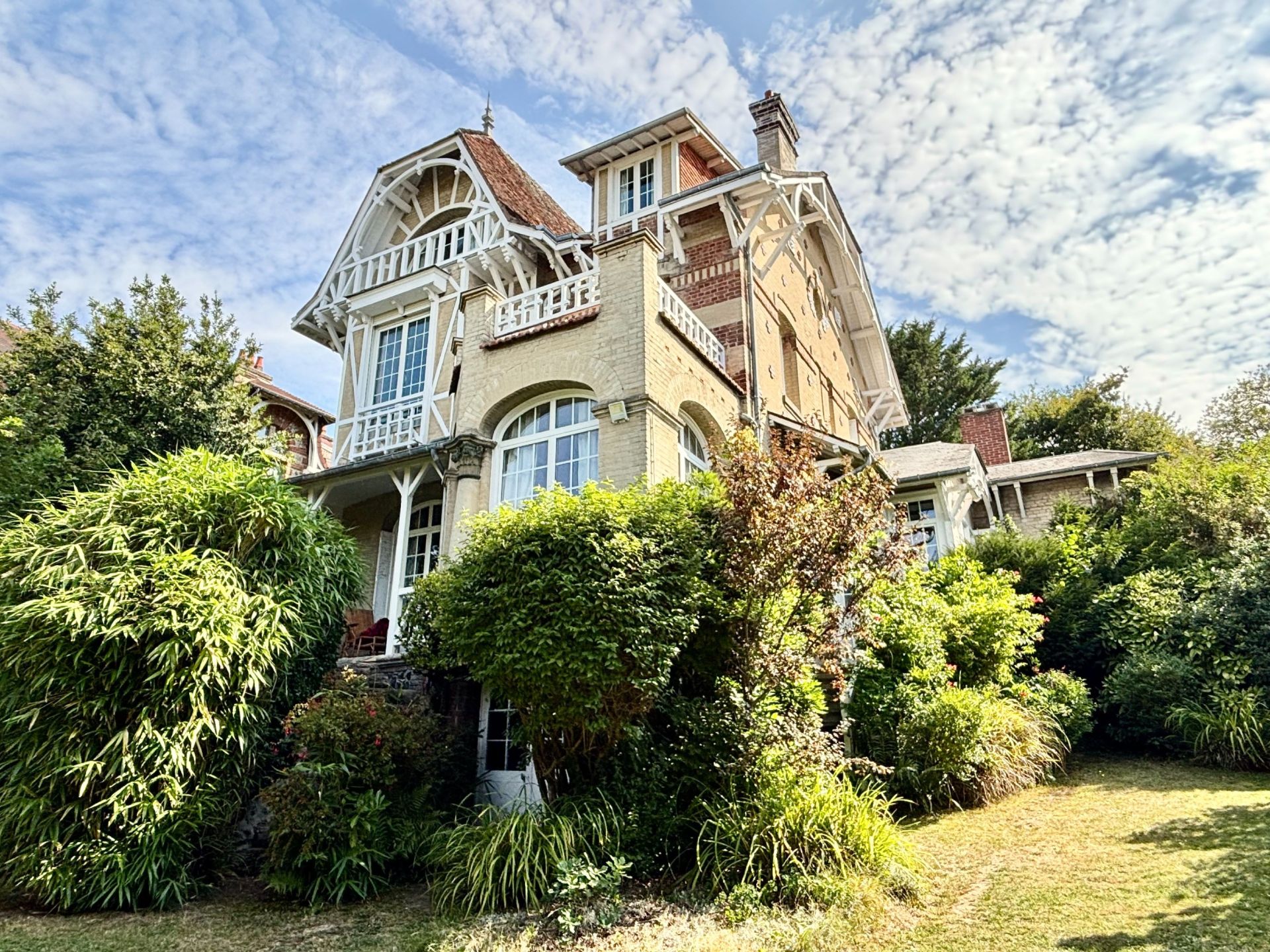 luxury house 9 Rooms for sale on STE ADRESSE (76310)