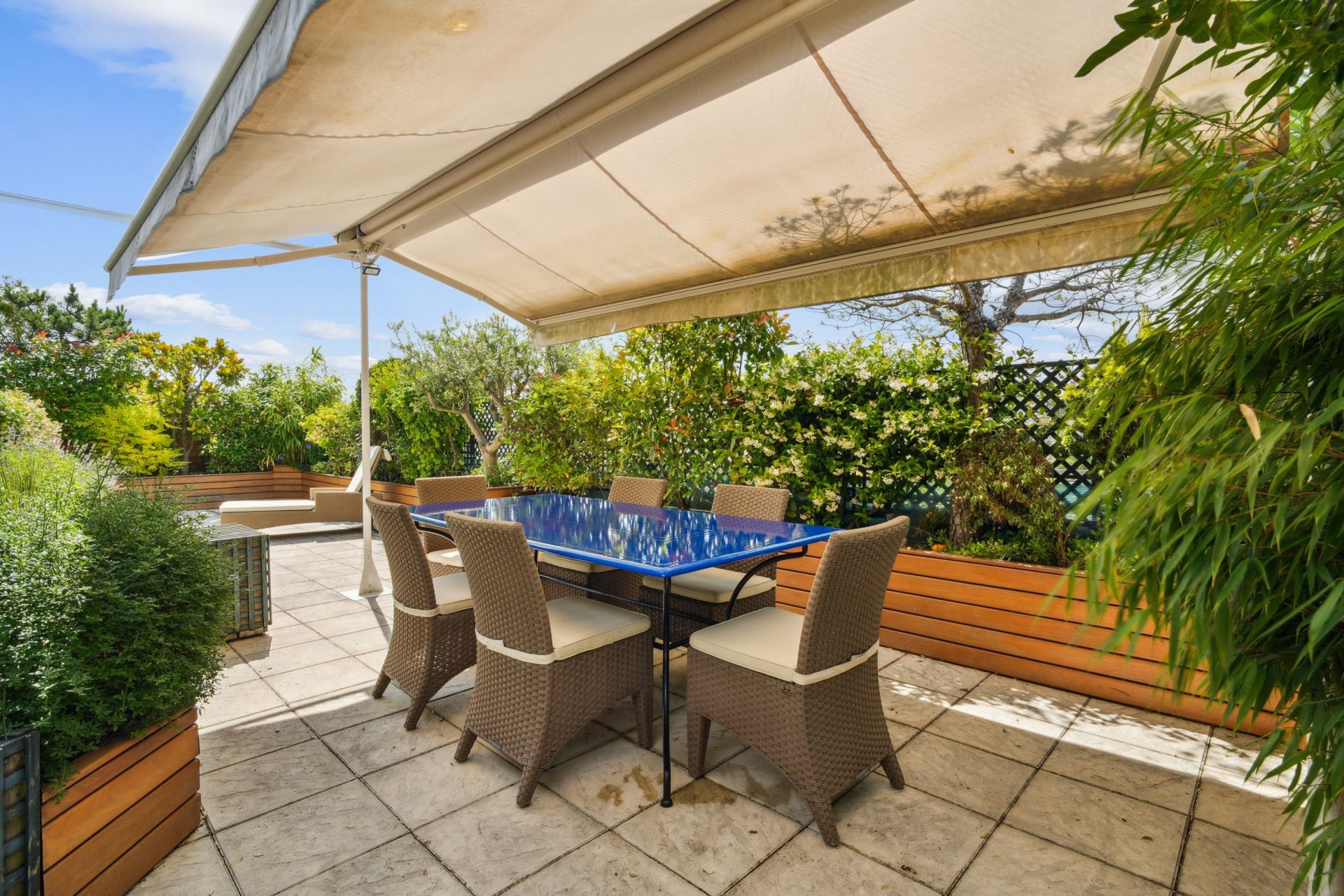 luxury apartment 5 Rooms for sale on NEUILLY SUR SEINE (92200)