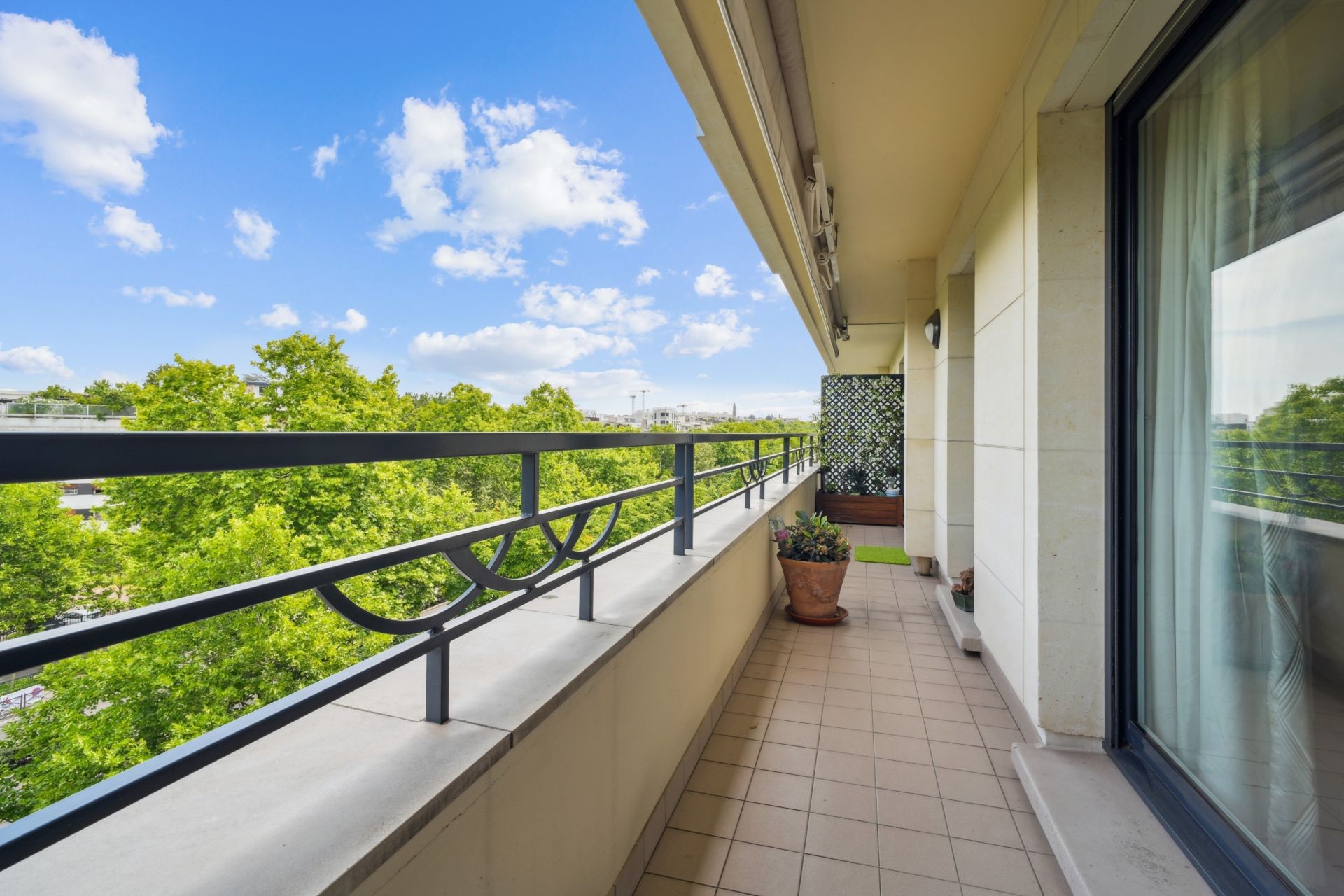 luxury apartment 5 Rooms for sale on NEUILLY SUR SEINE (92200)