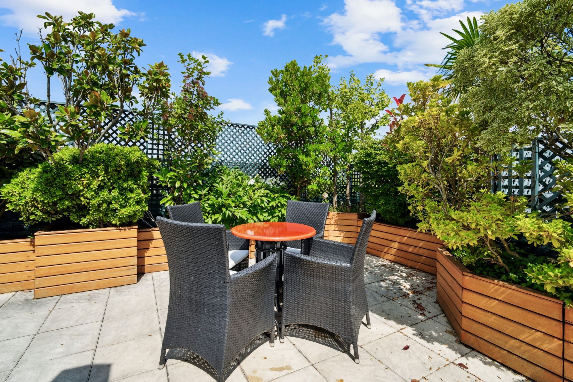 luxury apartment 5 Rooms for sale on NEUILLY SUR SEINE (92200)