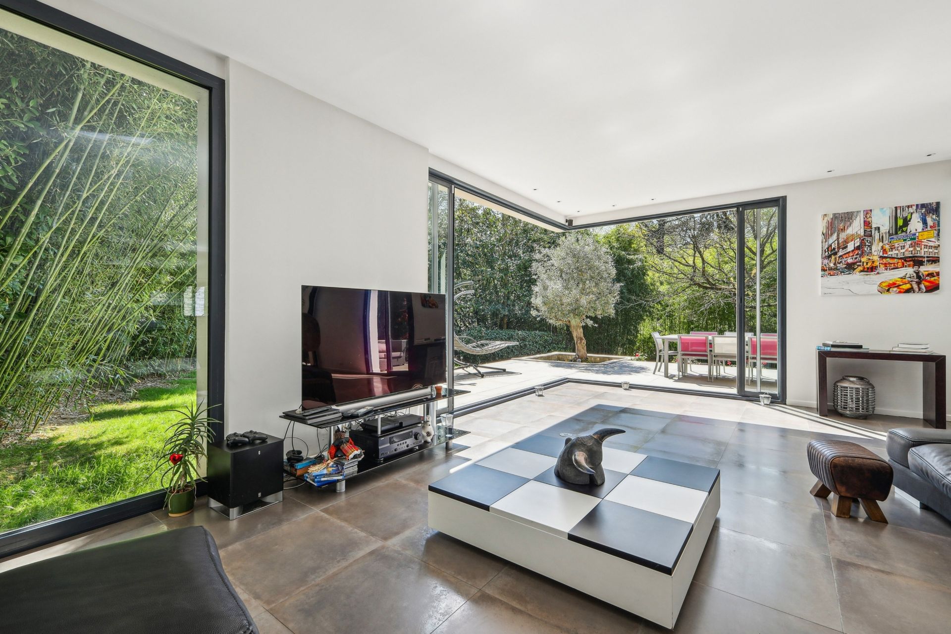 luxury house 7 Rooms for sale on VERRIERES LE BUISSON (91370)