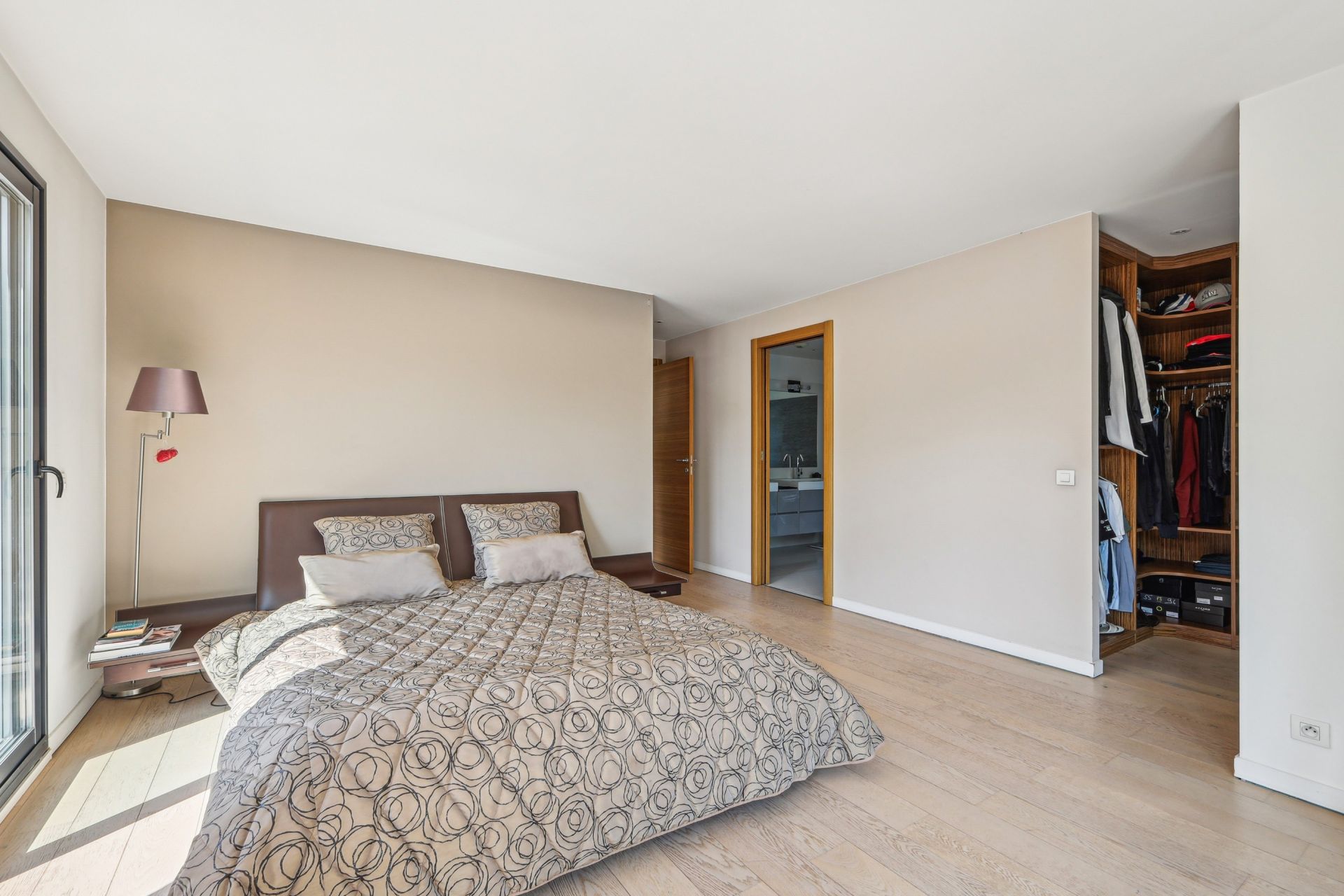 luxury house 7 Rooms for sale on VERRIERES LE BUISSON (91370)