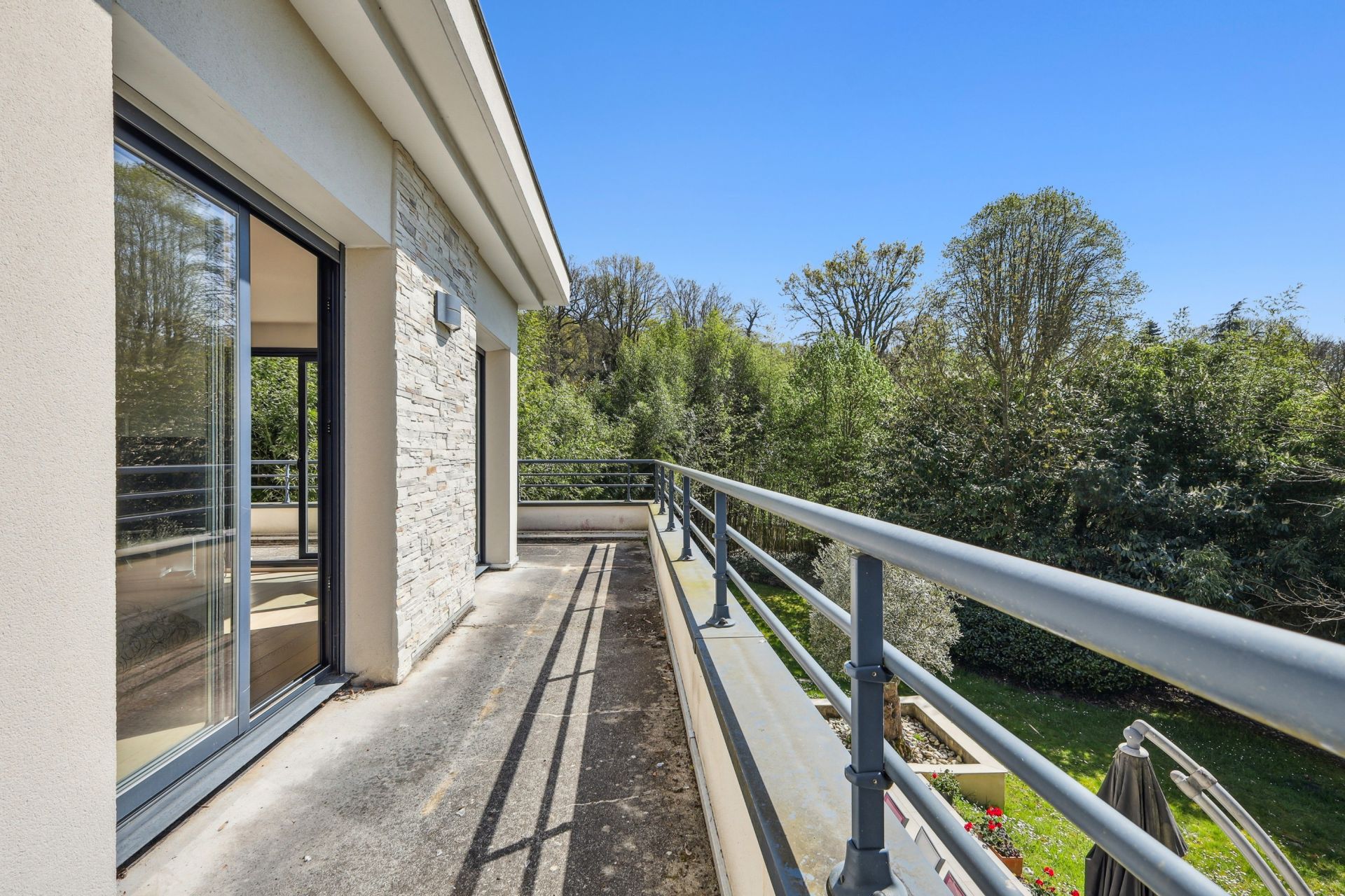 luxury house 7 Rooms for sale on VERRIERES LE BUISSON (91370)