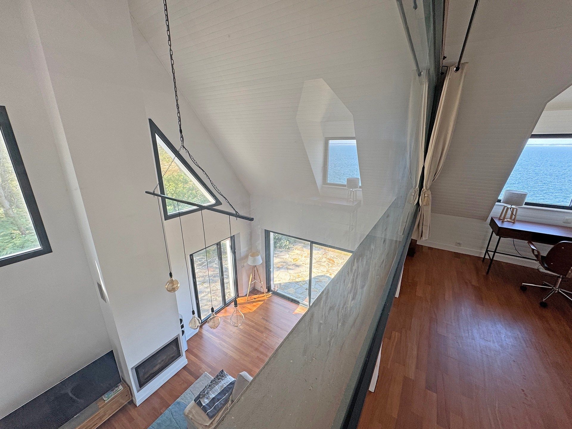 luxury house 8 Rooms for sale on POULLAN SUR MER (29100)