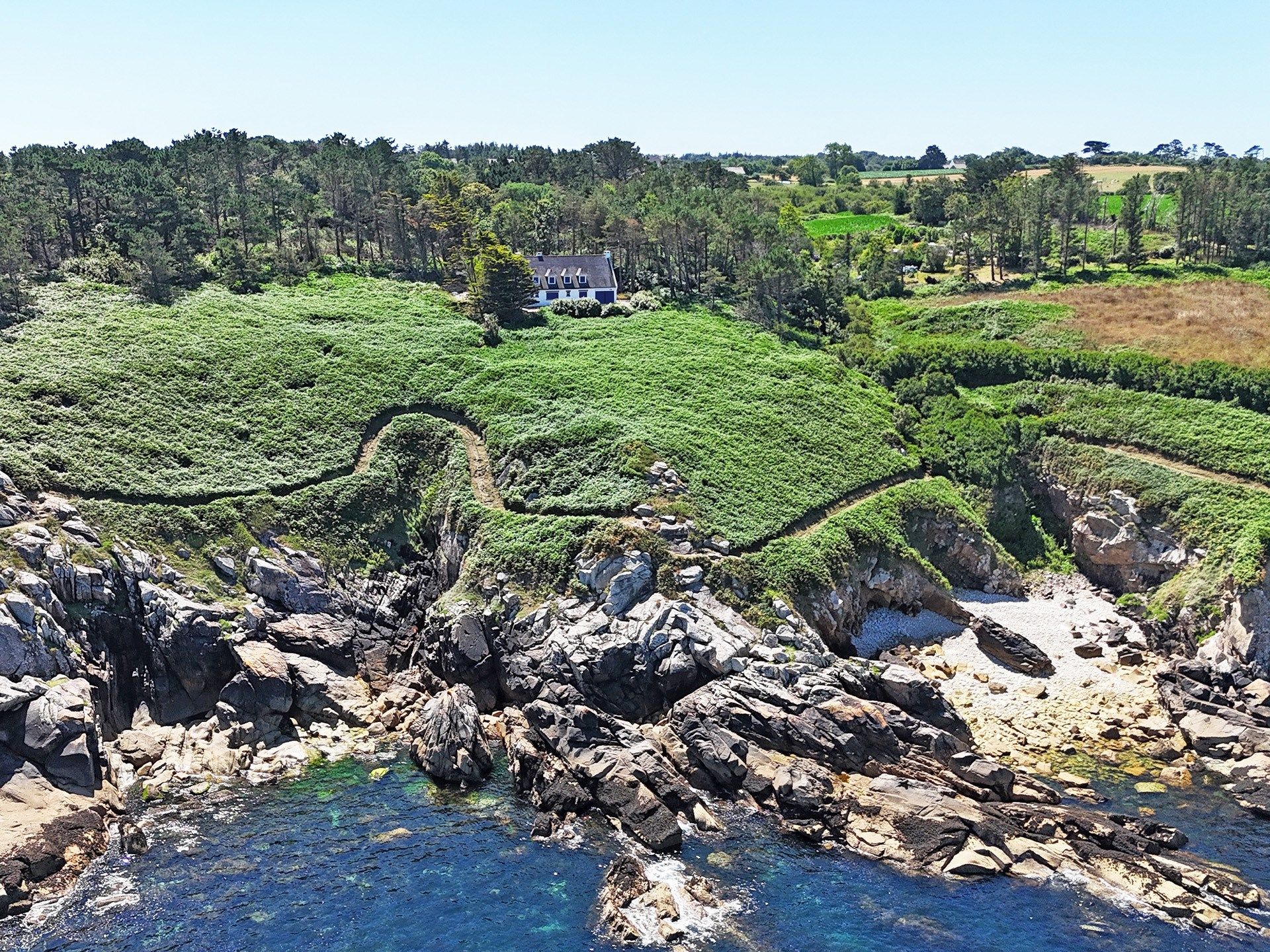 luxury house 8 Rooms for sale on POULLAN SUR MER (29100)