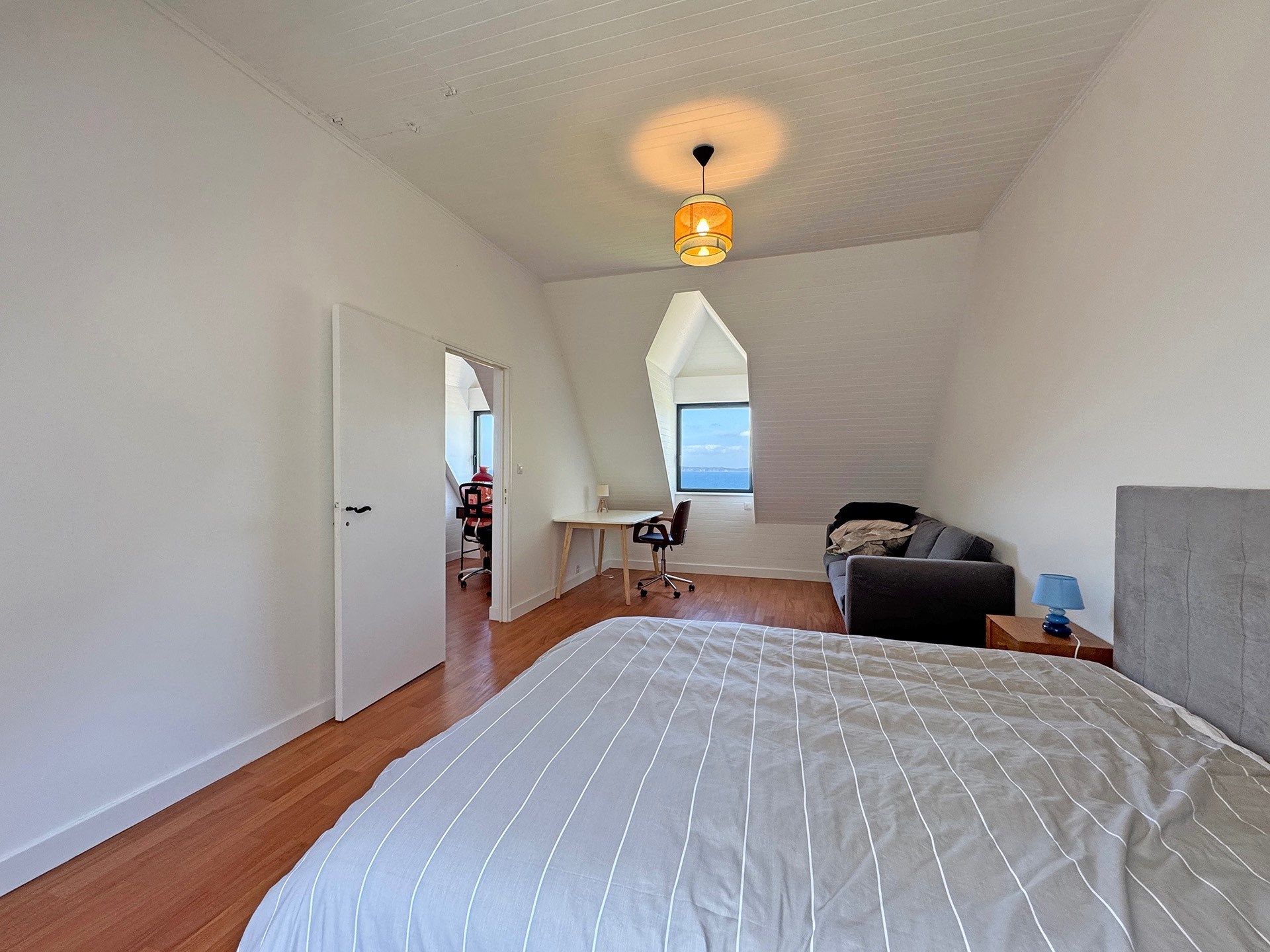 luxury house 8 Rooms for sale on POULLAN SUR MER (29100)