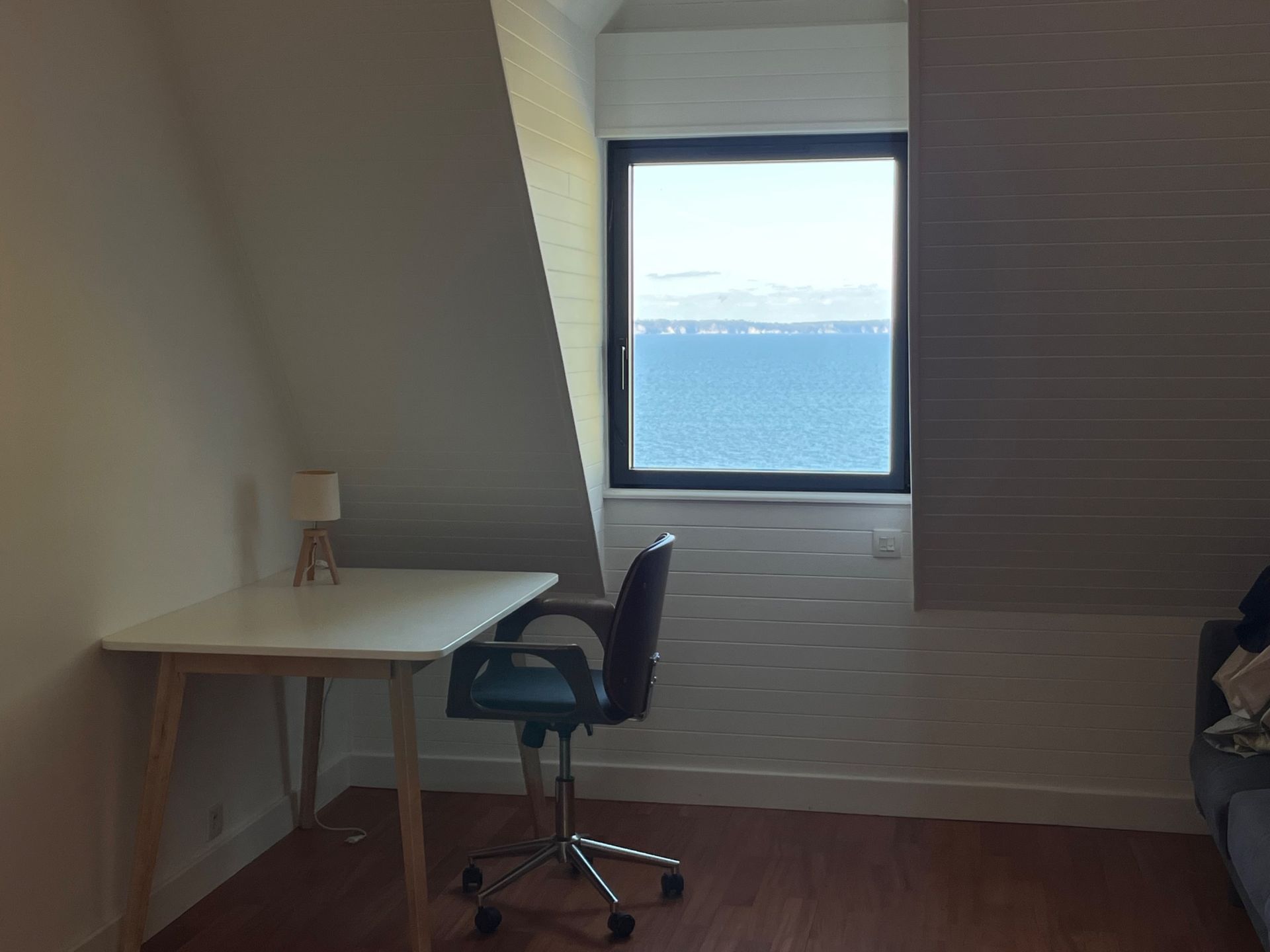 luxury house 8 Rooms for sale on POULLAN SUR MER (29100)