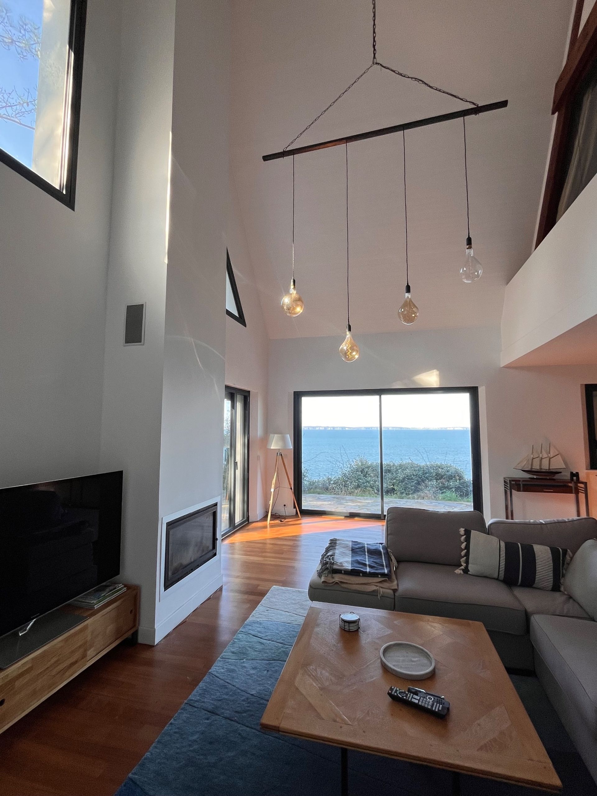 luxury house 8 Rooms for sale on POULLAN SUR MER (29100)