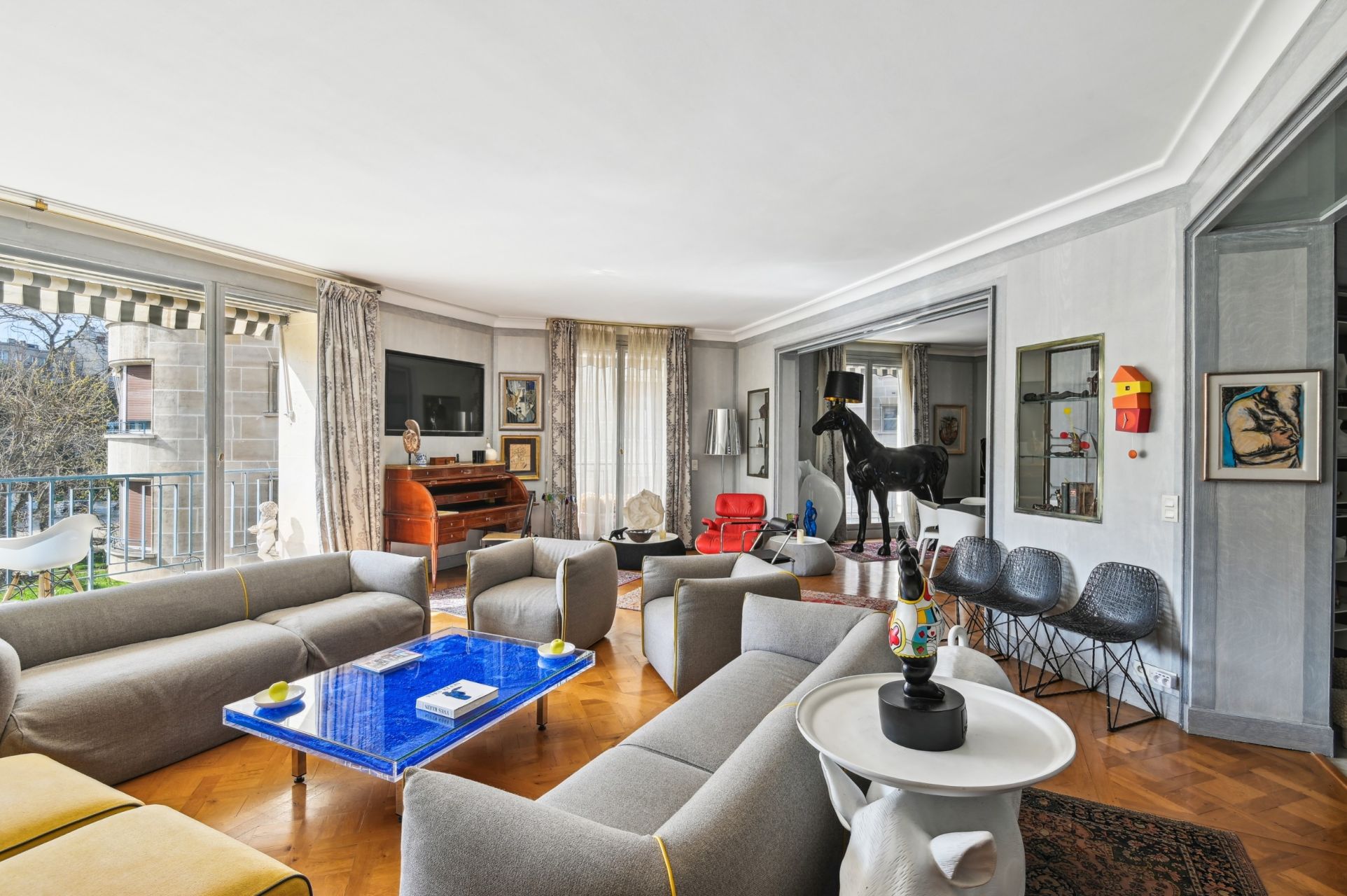 luxury apartment 5 Rooms for sale on PARIS (75016)