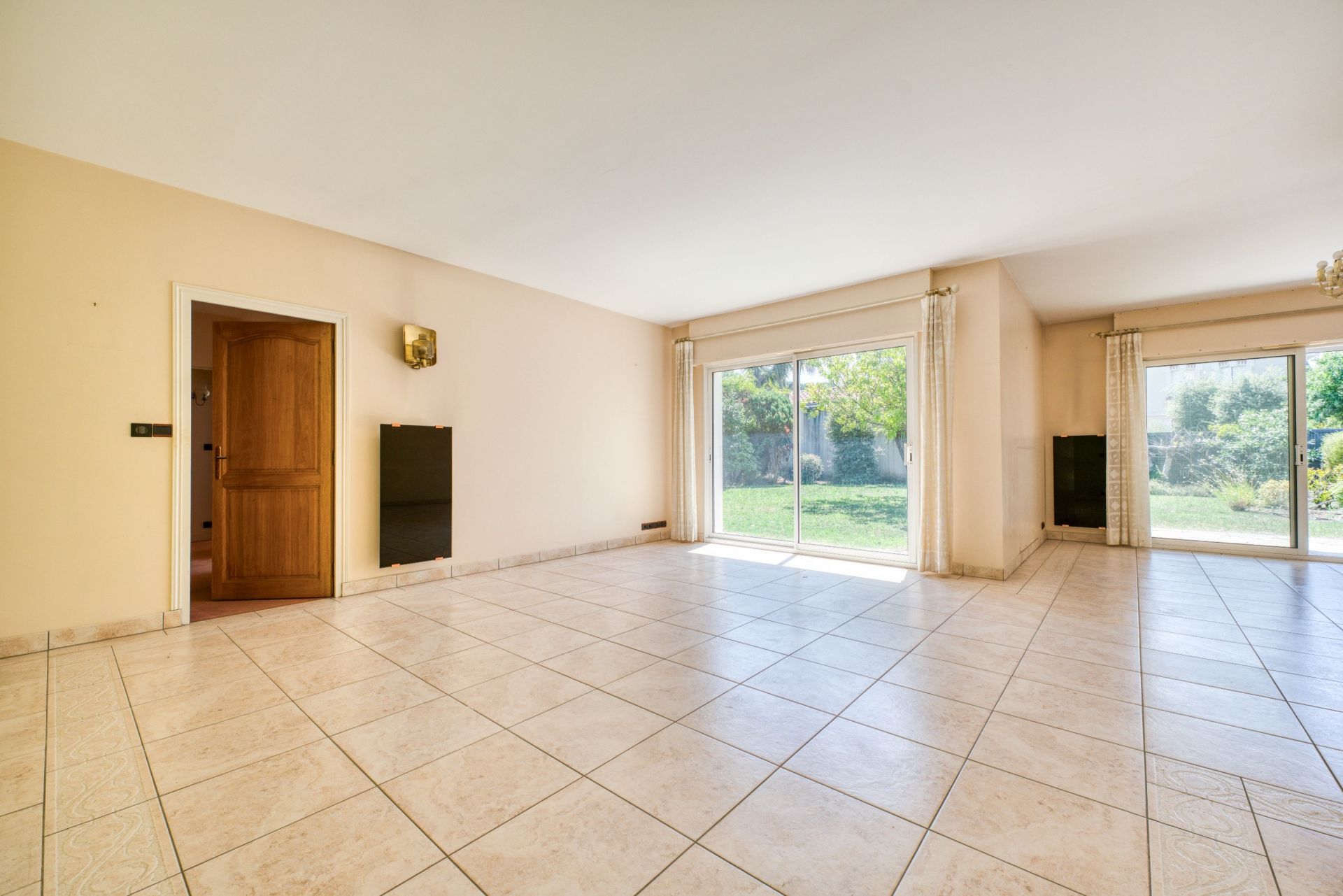 luxury house 5 Rooms for sale on ROYAN (17200)