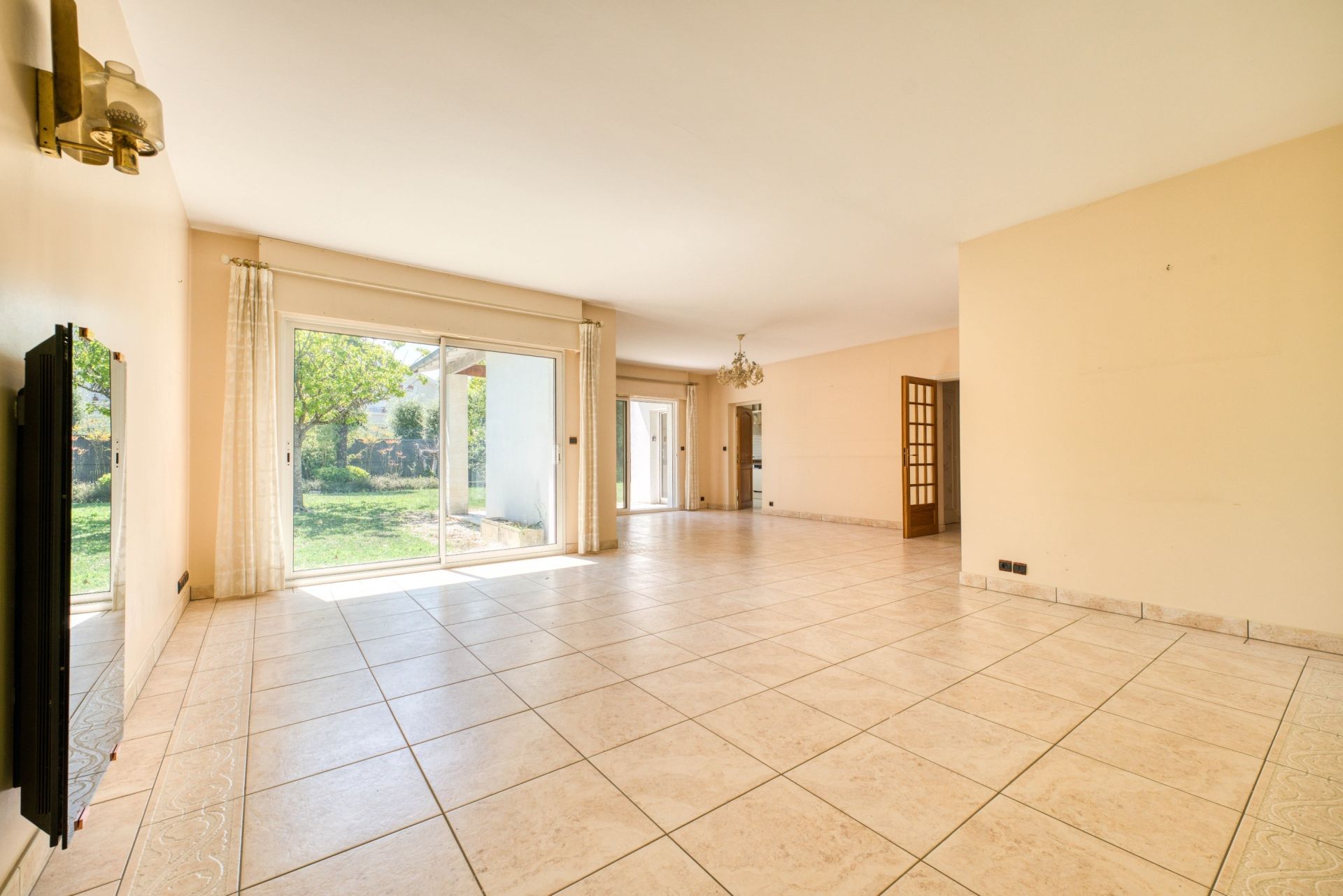 luxury house 5 Rooms for sale on ROYAN (17200)