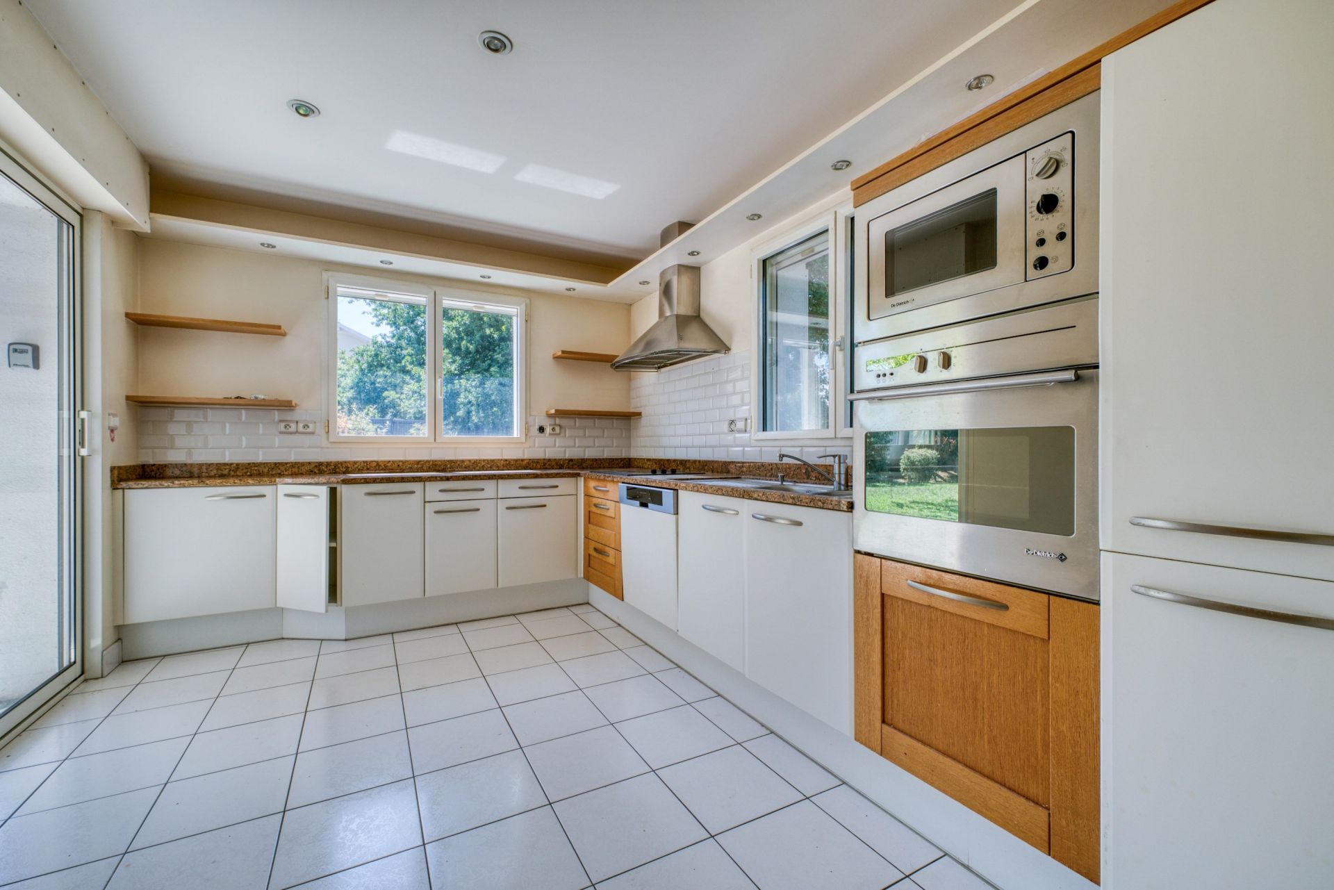 luxury house 5 Rooms for sale on ROYAN (17200)