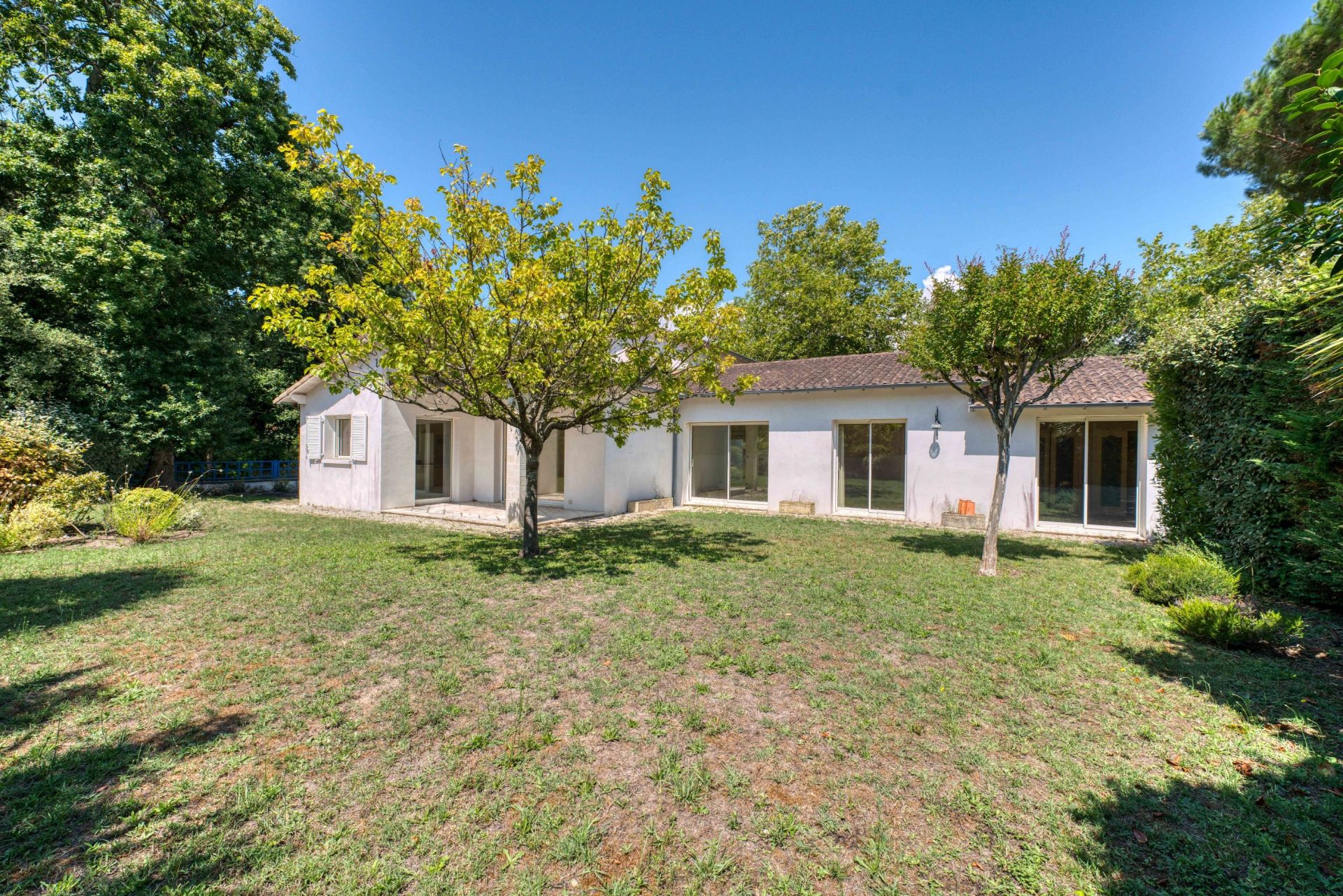 luxury house 5 Rooms for sale on ROYAN (17200)