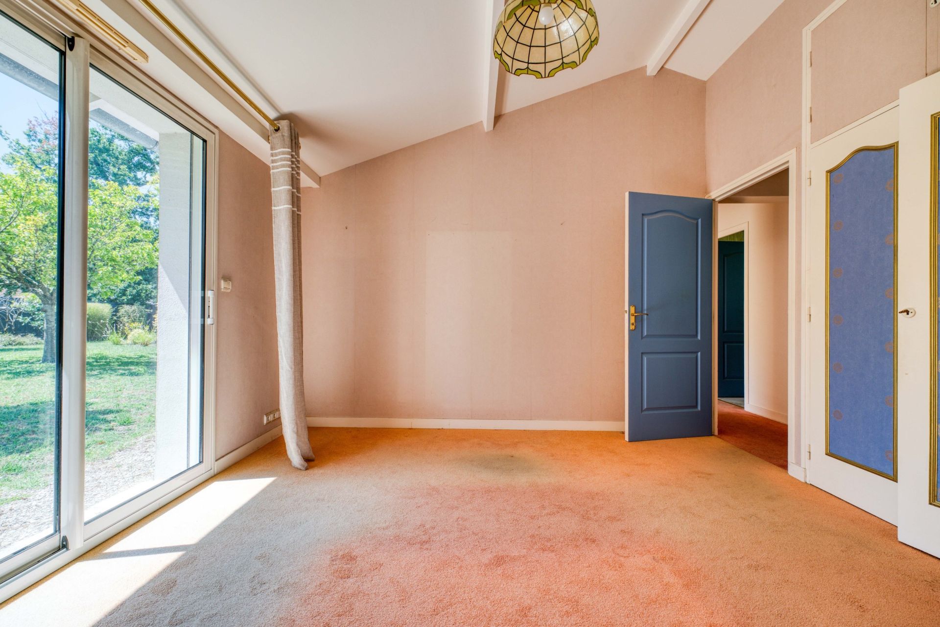 luxury house 5 Rooms for sale on ROYAN (17200)