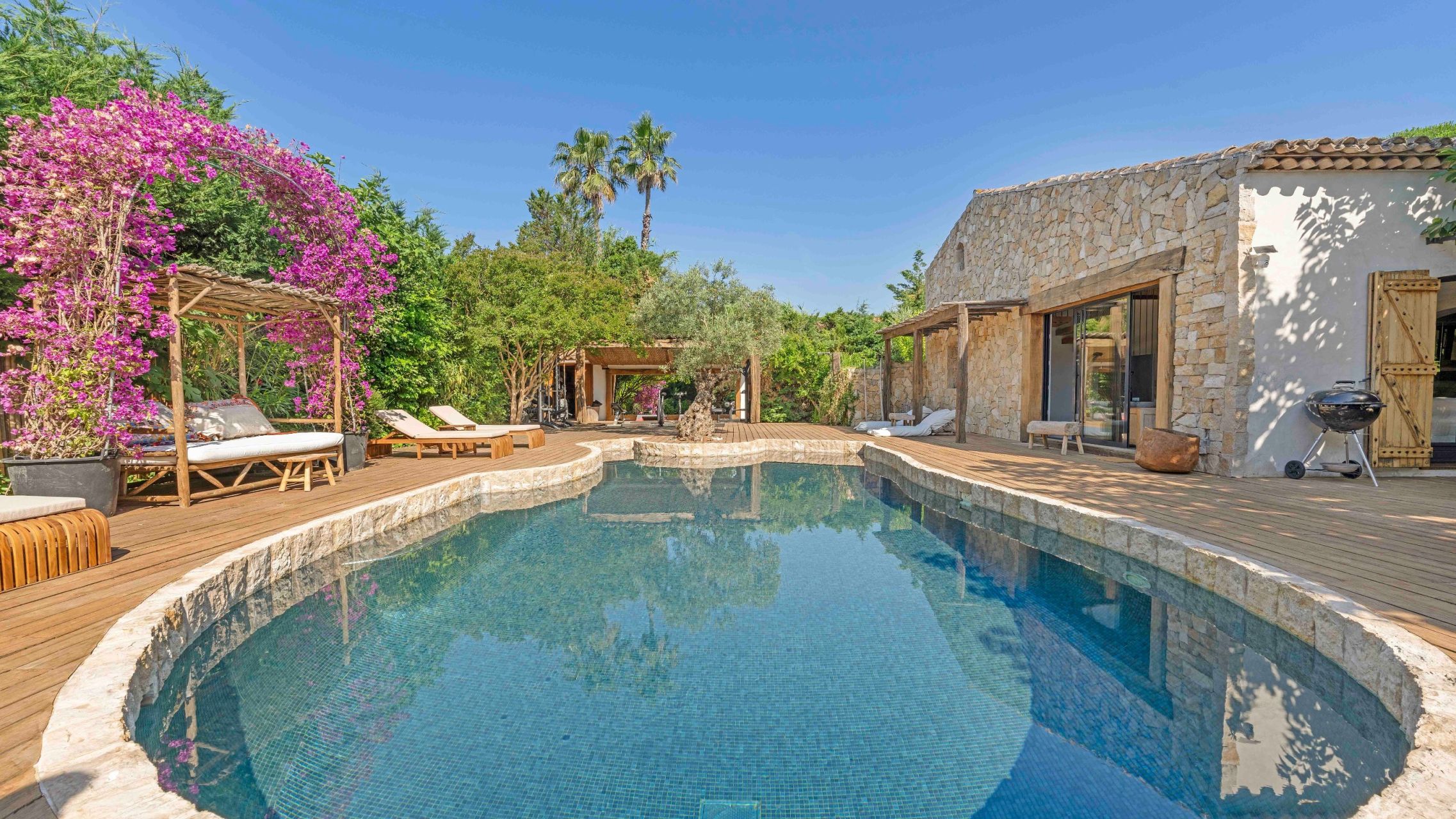 luxury provencale house 8 Rooms for sale on GRIMAUD (83310)