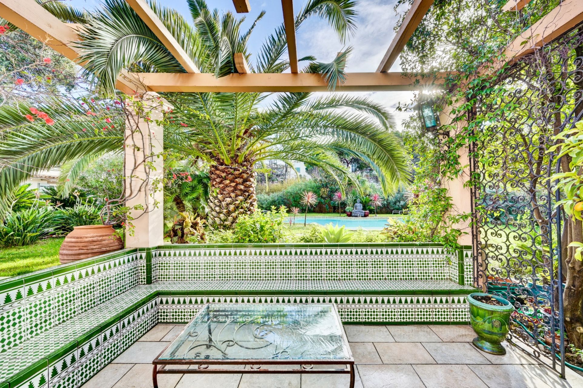 mansion 10 Rooms for sale on MARSEILLE (13008)