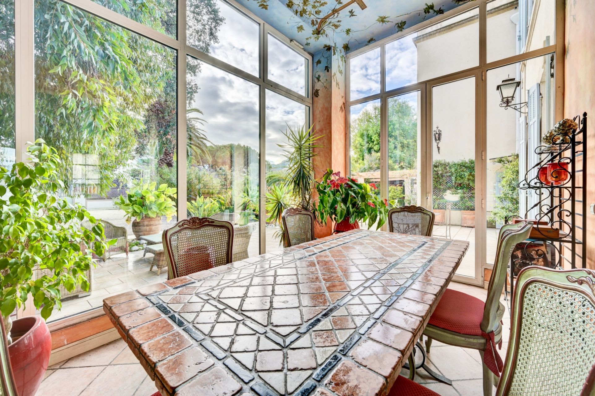 mansion 10 Rooms for sale on MARSEILLE (13008)