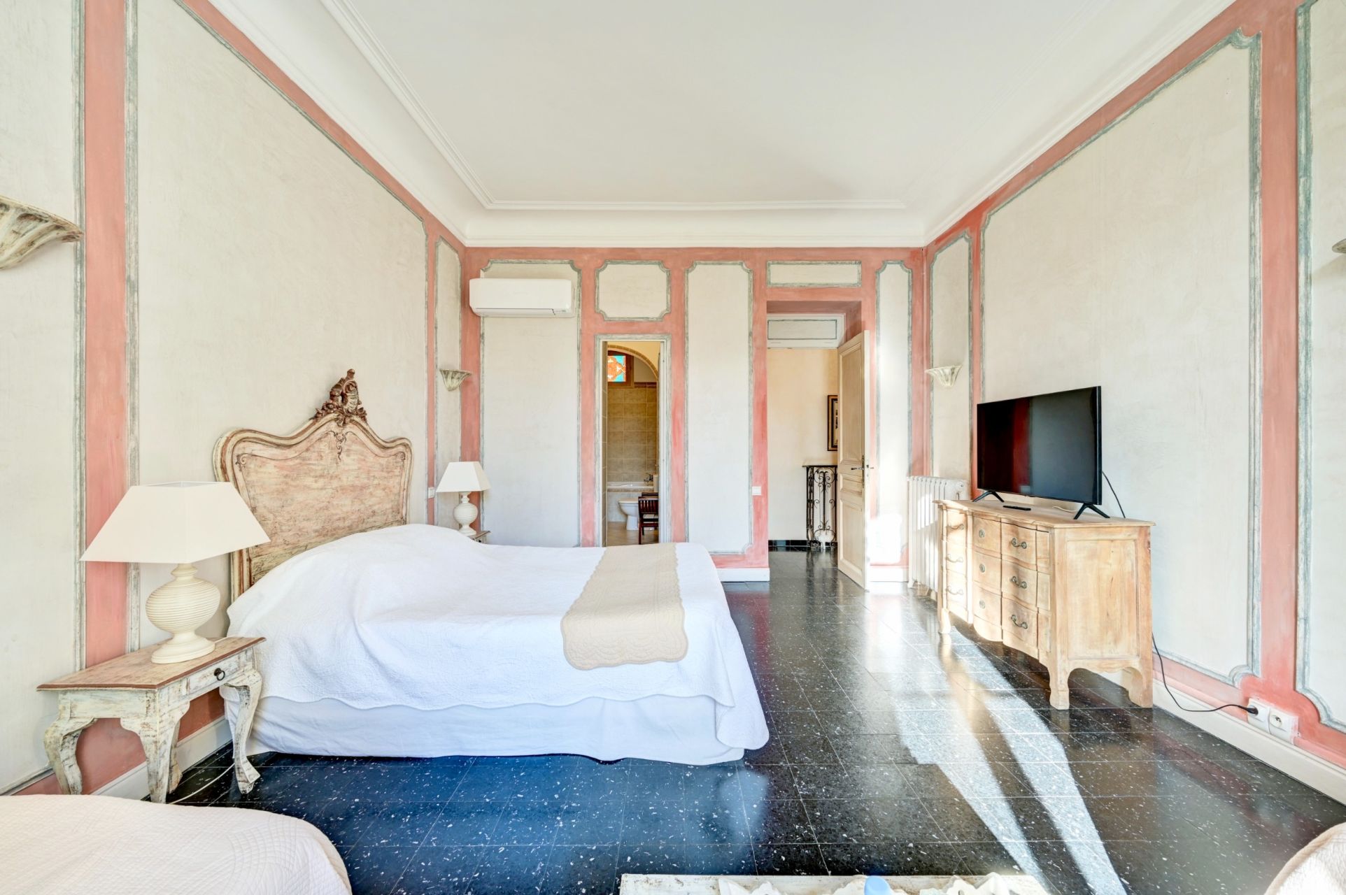 mansion 10 Rooms for sale on MARSEILLE (13008)