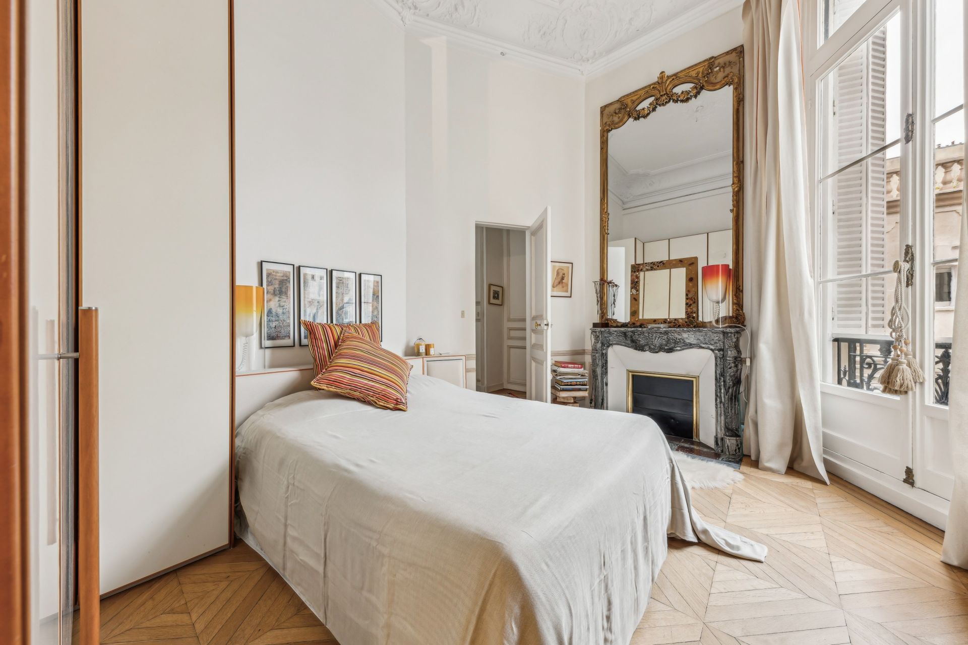 luxury apartment 6 Rooms for sale on PARIS (75010)